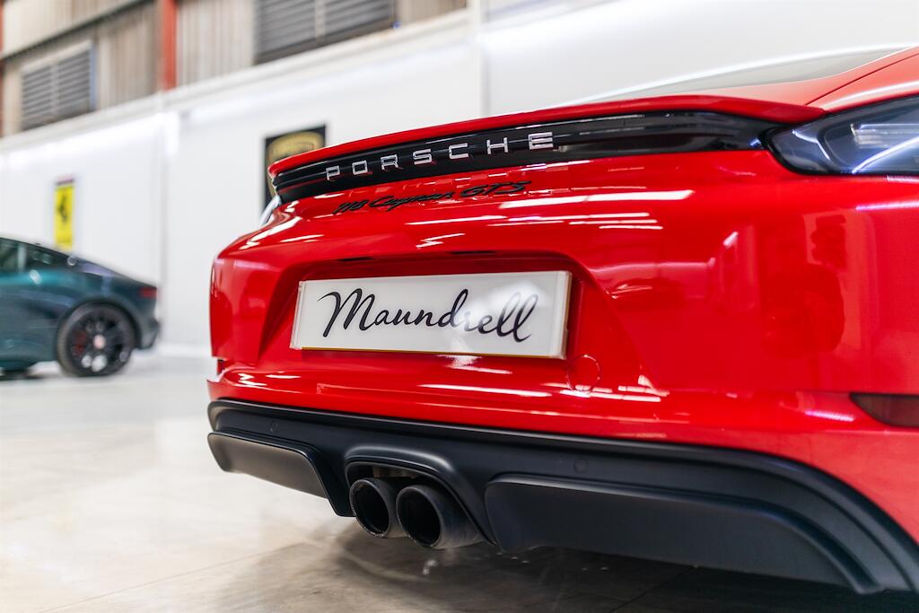 Porsche Cayman view 16