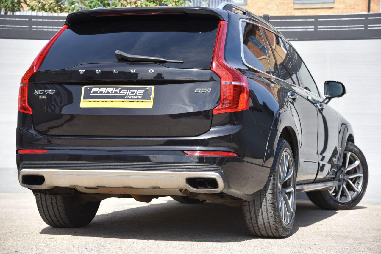 Volvo XC90 view 9