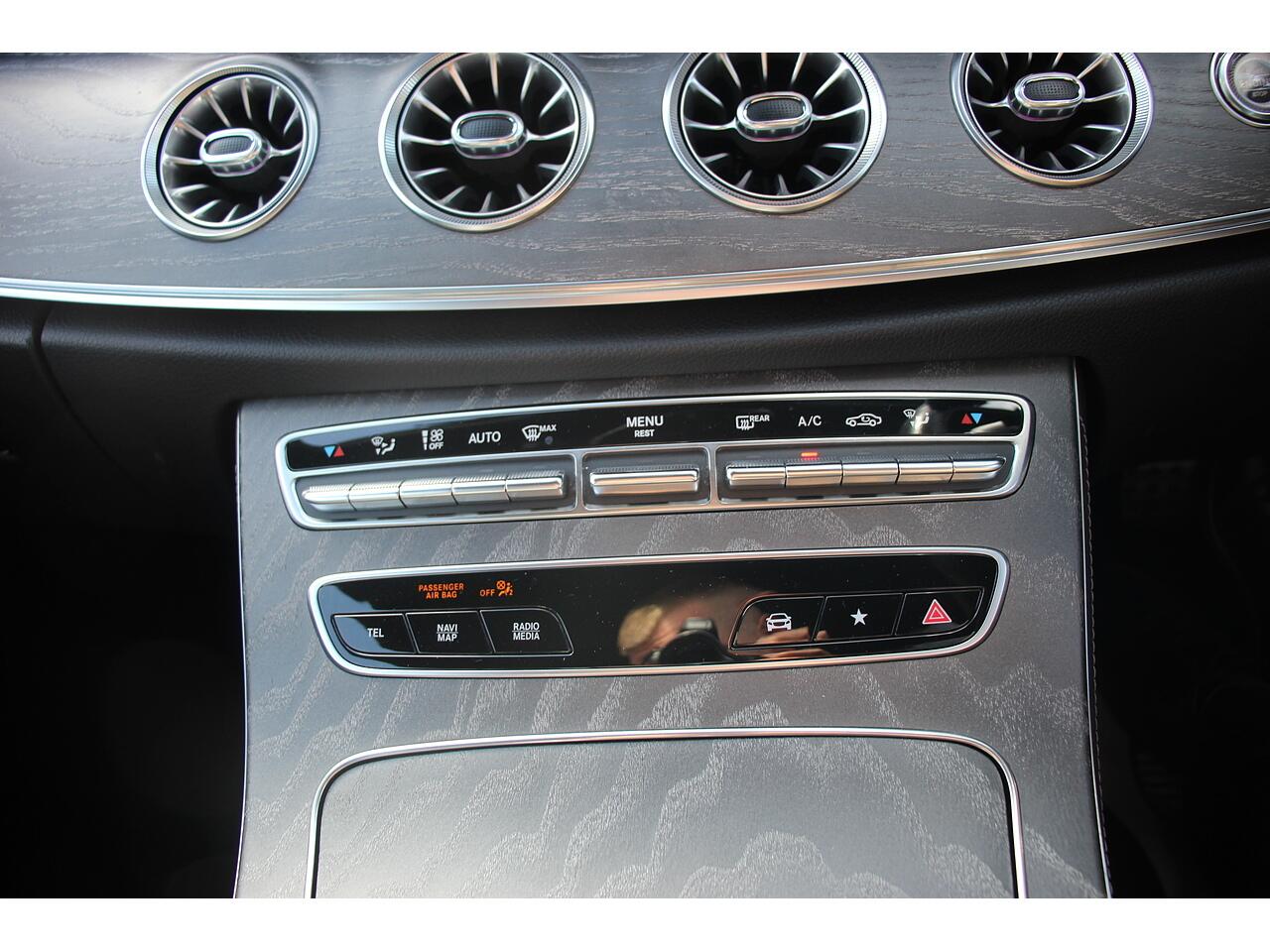 Mercedes-Benz E Class view 29