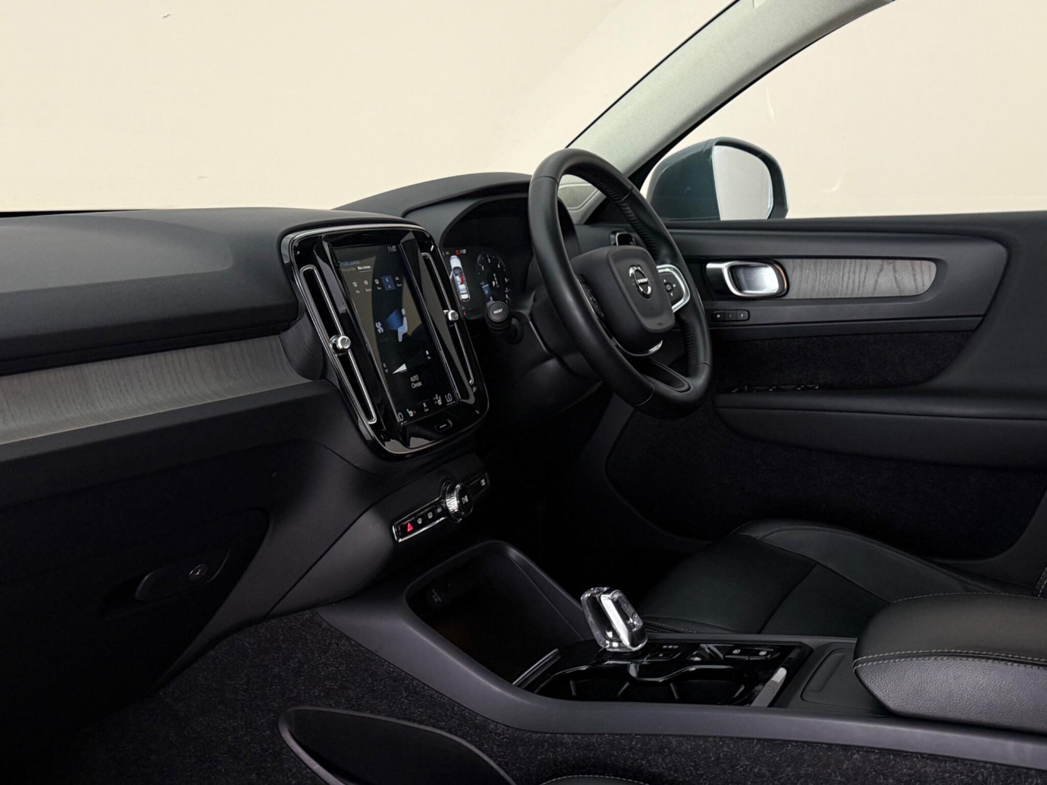 Volvo XC40 view 4
