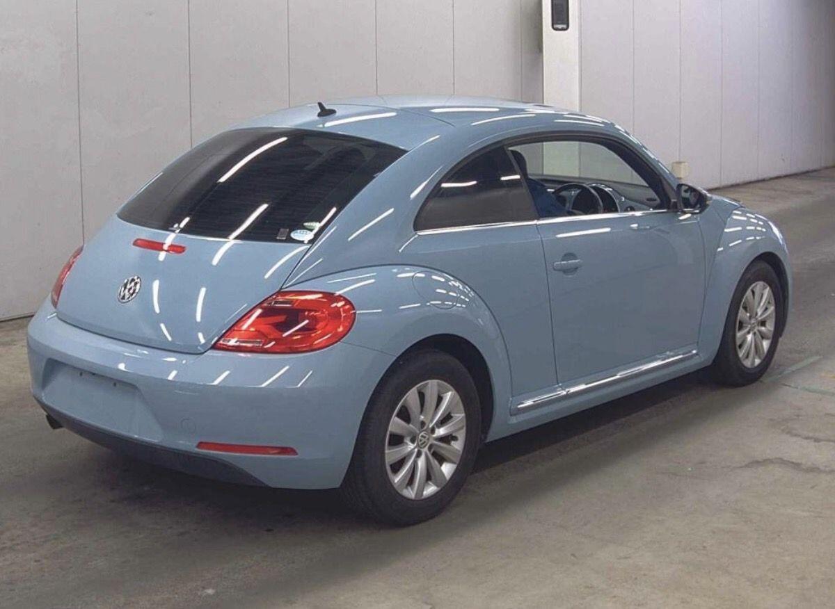 Volkswagen Beetle view 4