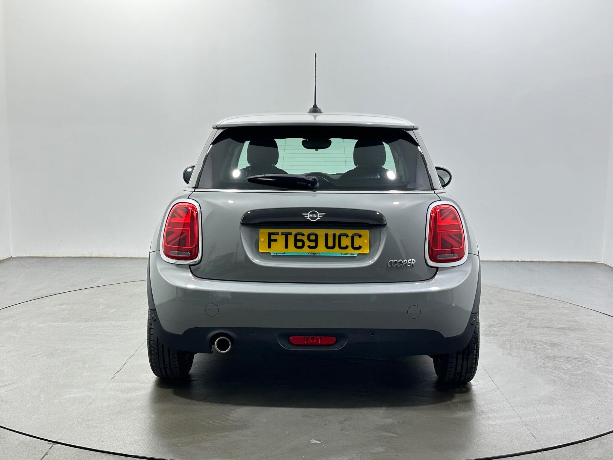 Mini Hatch view 7