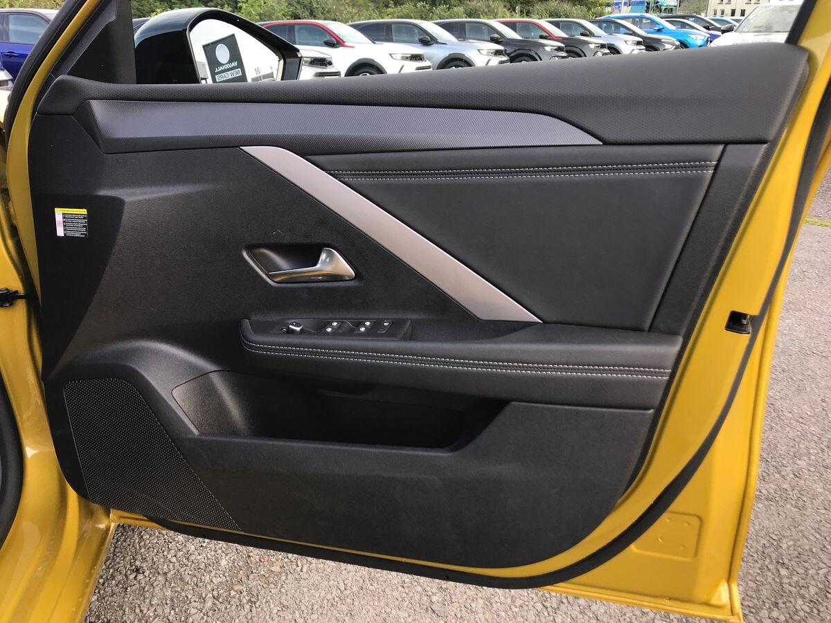 Vauxhall Astra view 17