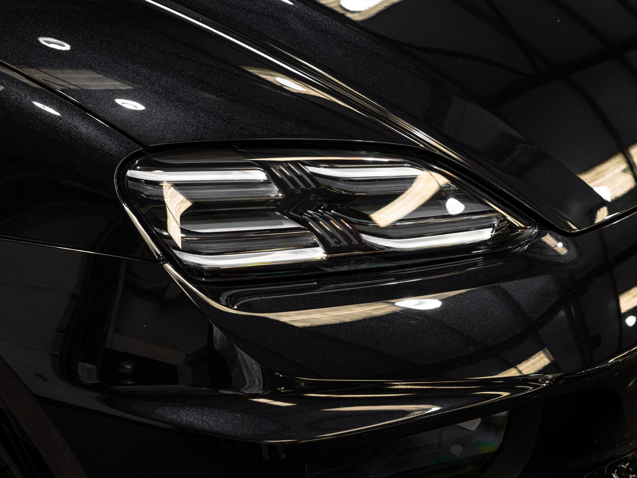 Porsche Macan view 12