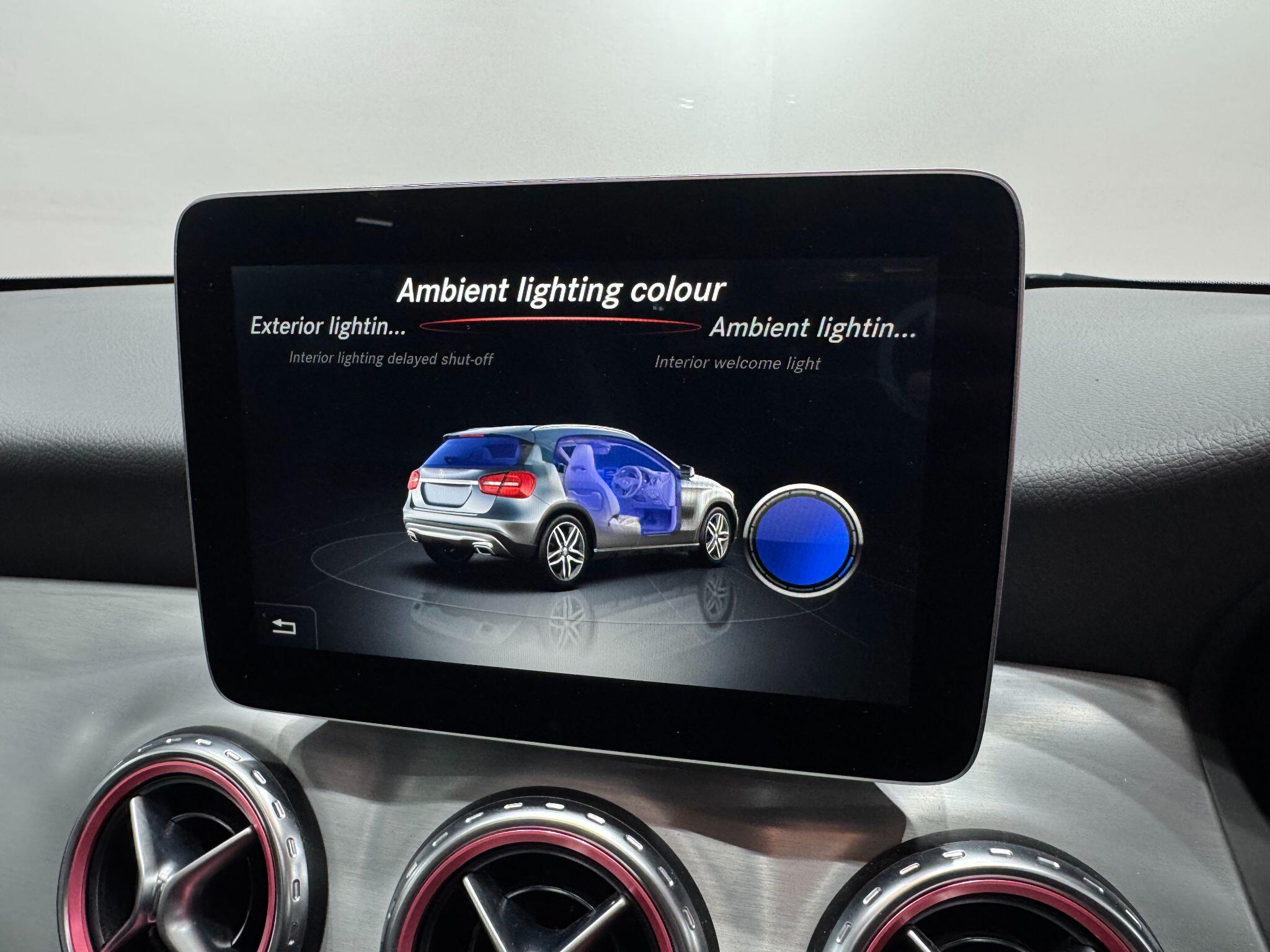 Mercedes-Benz GLA view 40