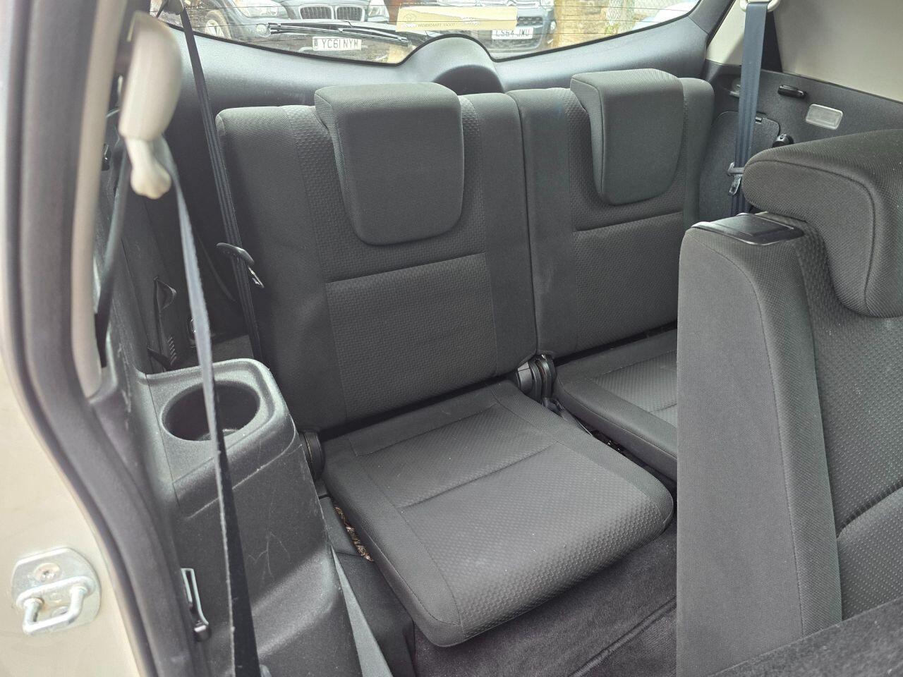 Toyota Corolla Verso view 23