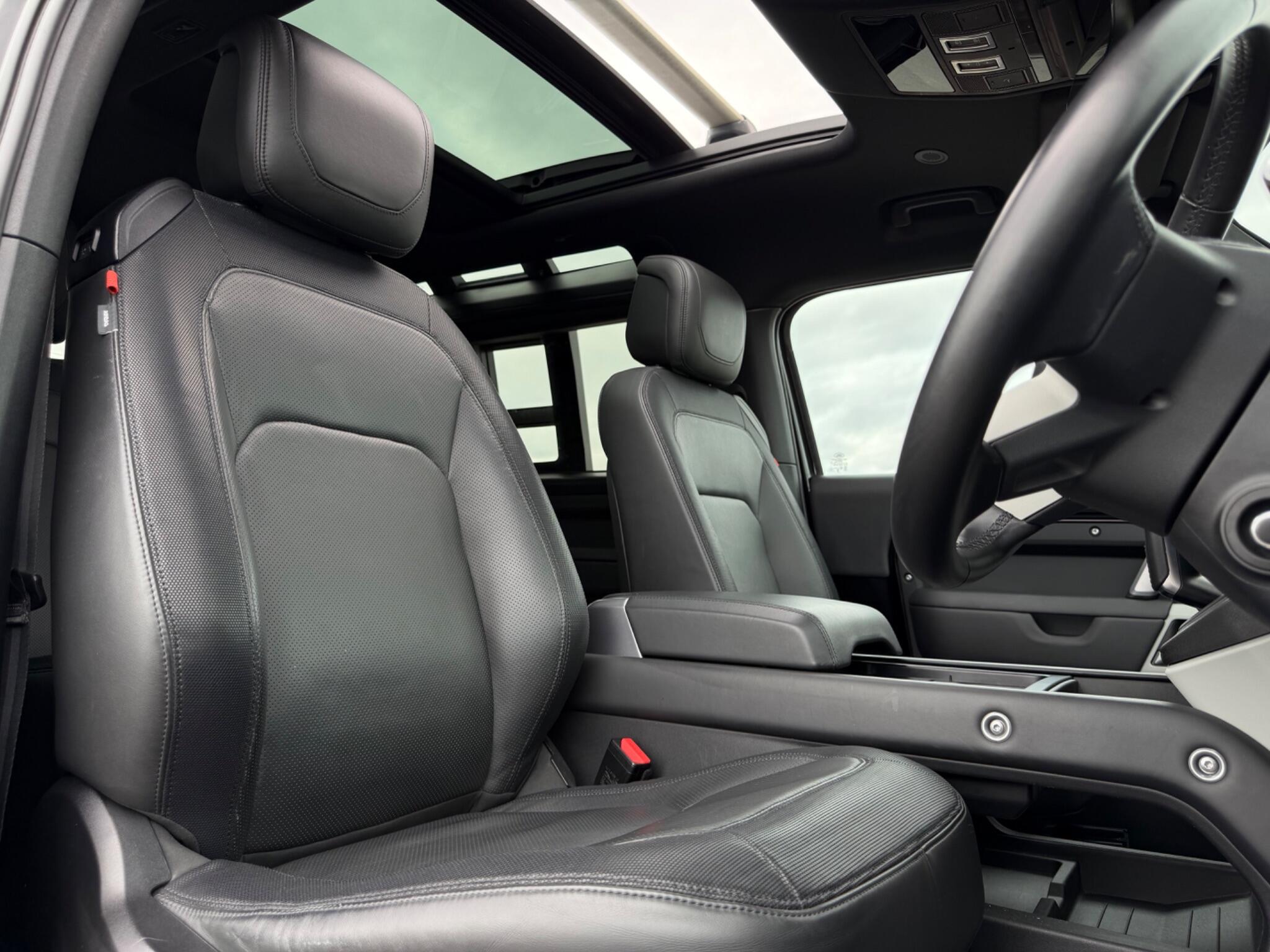 Land Rover Defender view 22