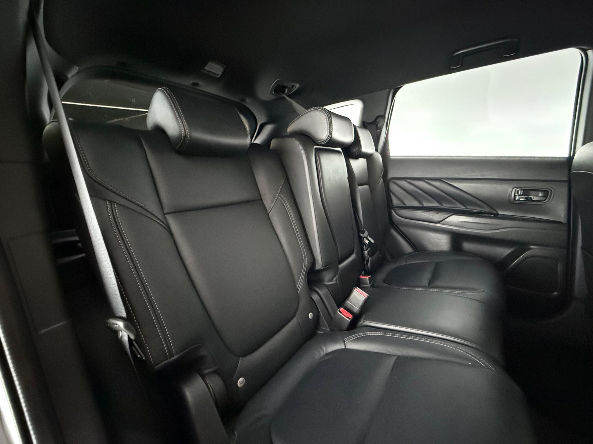 Mitsubishi Outlander view 27