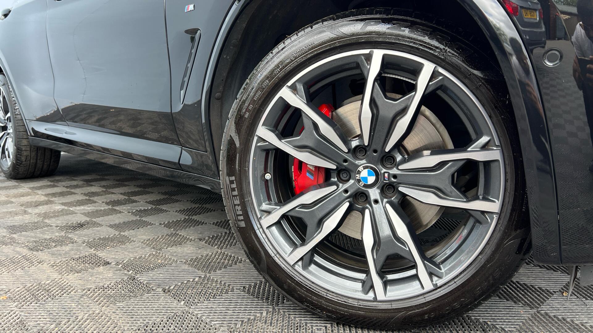 BMW X4 view 25
