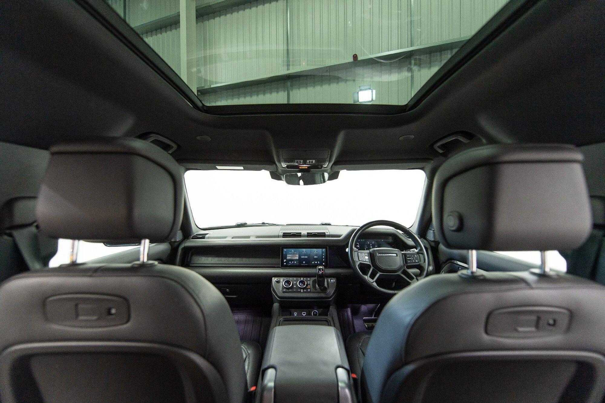 Land Rover Defender 110 view 20