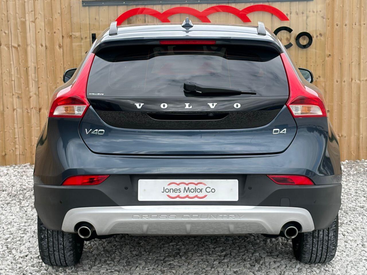 Volvo V40 Cross Country view 7