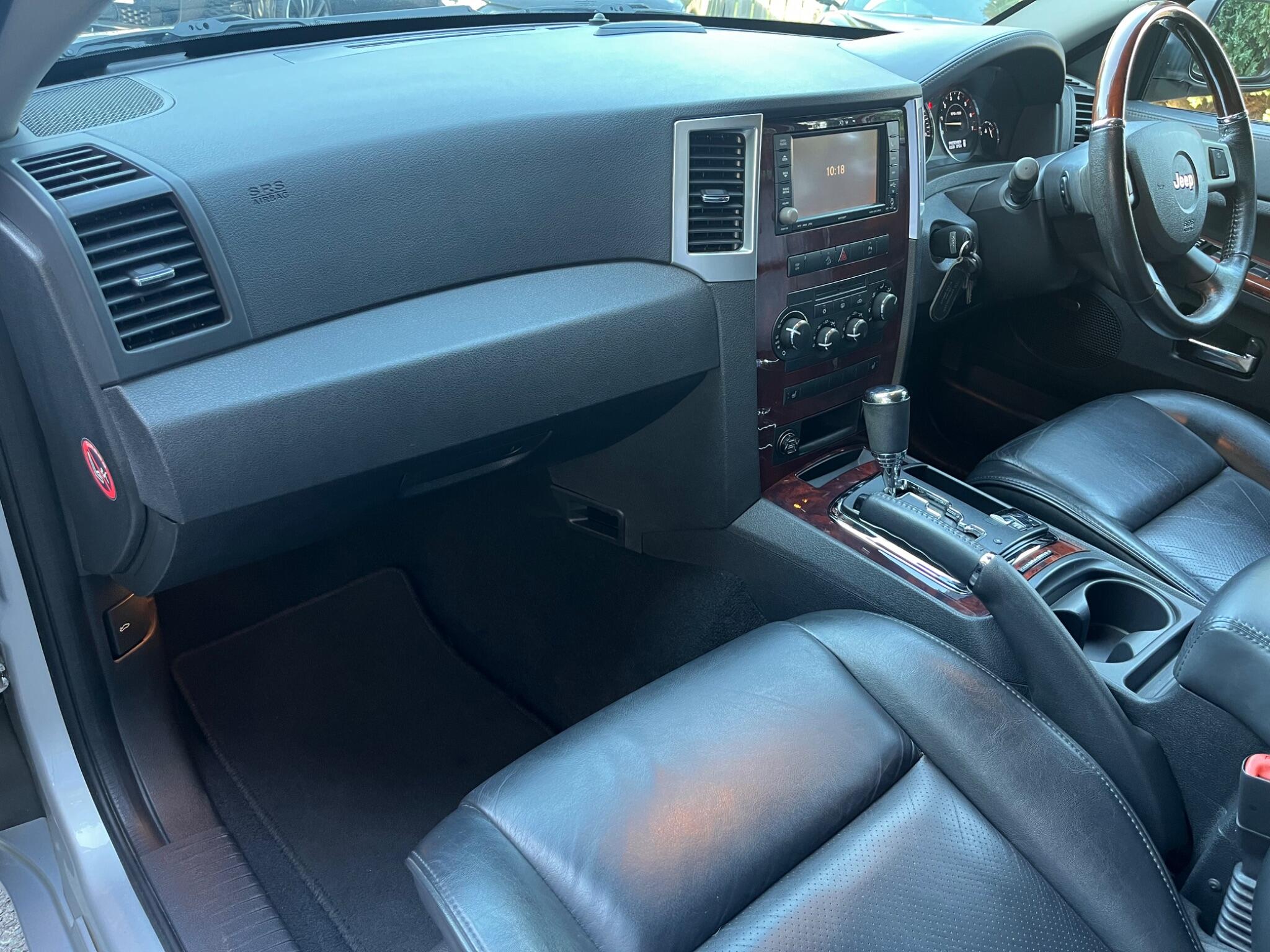 Jeep Grand Cherokee view 24