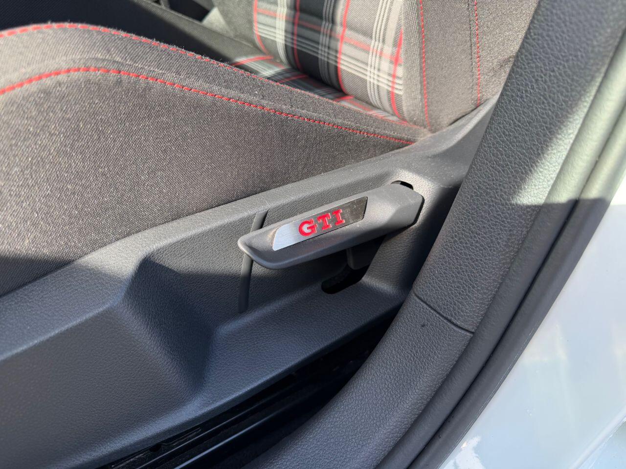 Volkswagen Golf view 24