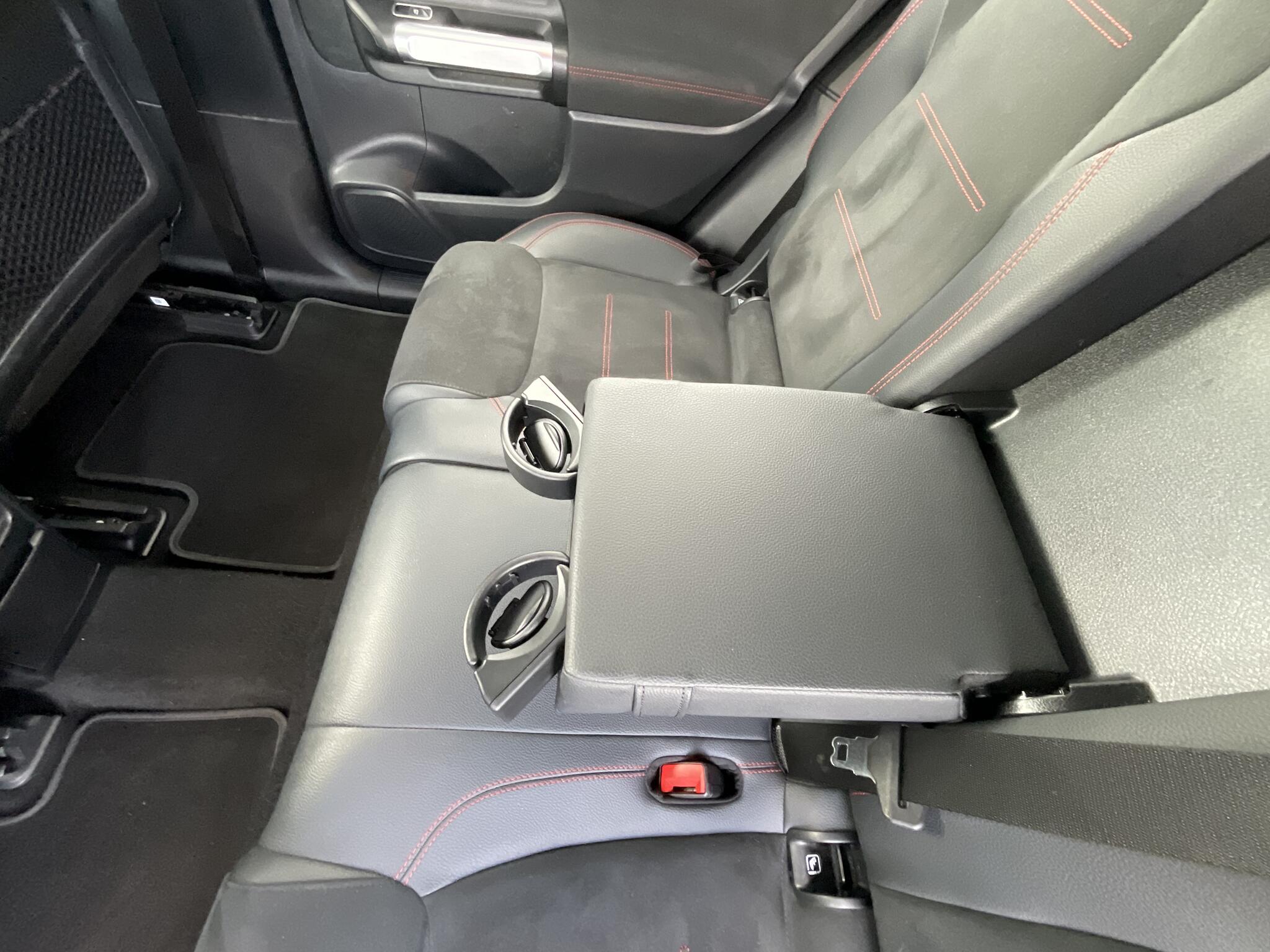 Mercedes-Benz 300 view 16