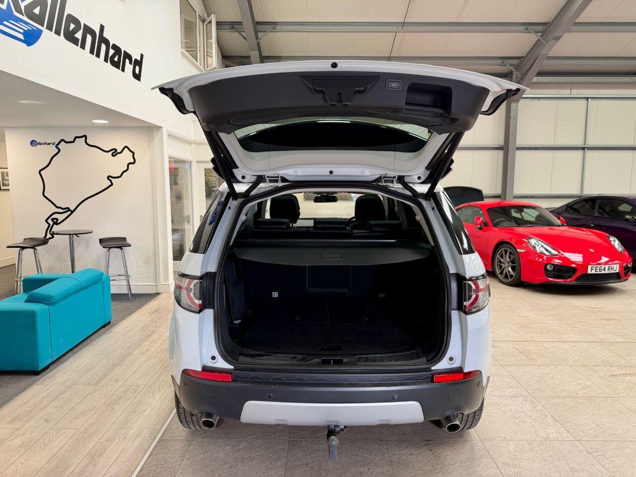 Land Rover Discovery Sport view 30