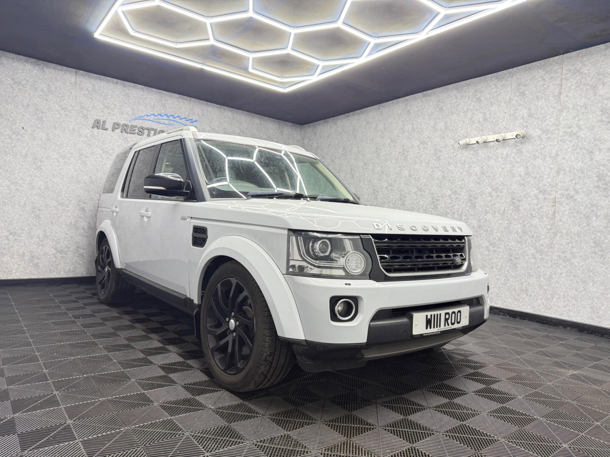 Land Rover Discovery 4 view 5