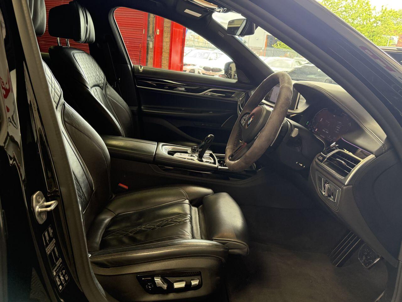 BMW 7 Series view 31