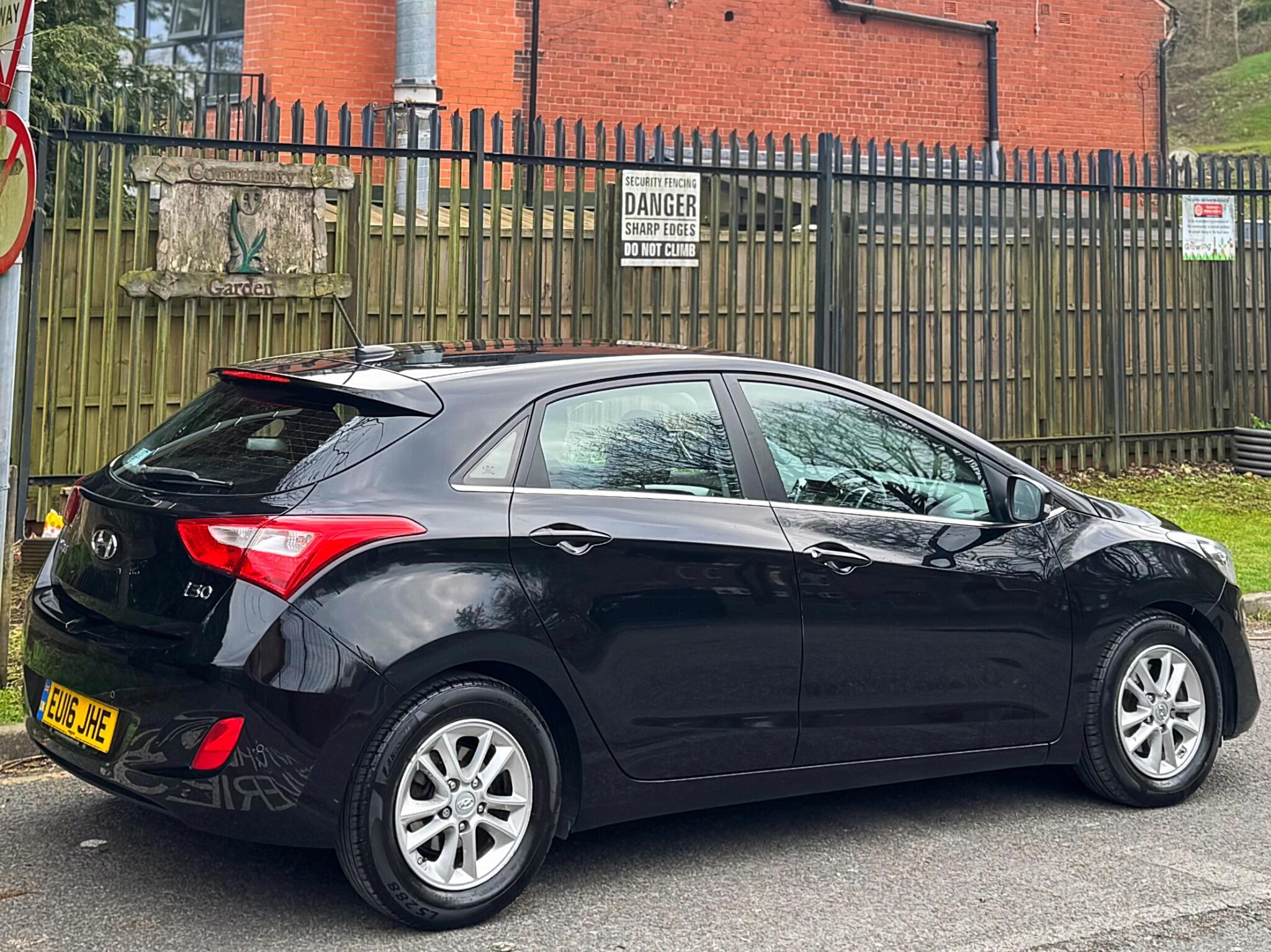 2016 Hyundai i30 1.6 CRDi Blue Drive SE Nav Euro 6 (s/s) 5dr image 24