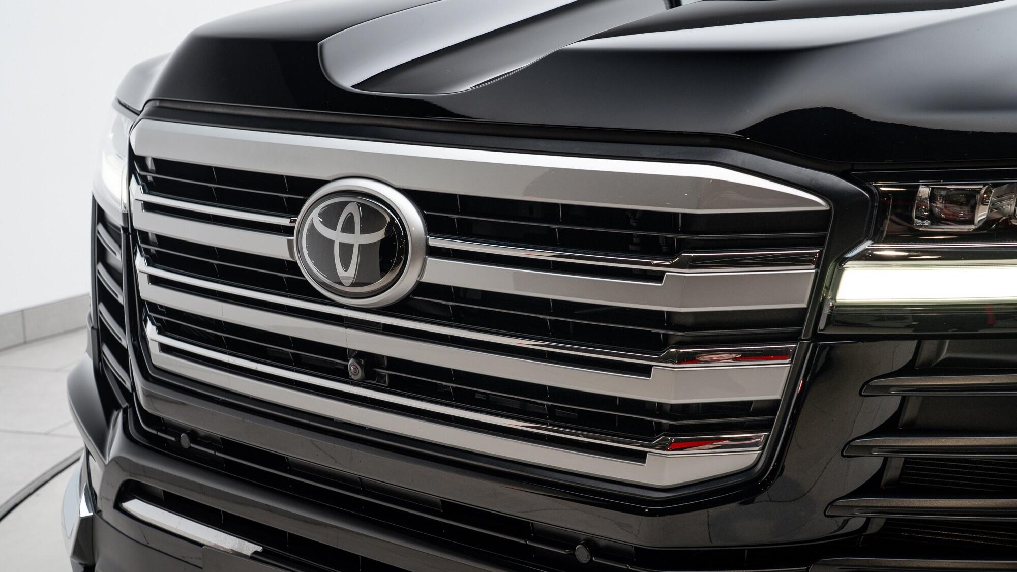 Toyota Land Cruiser view 38