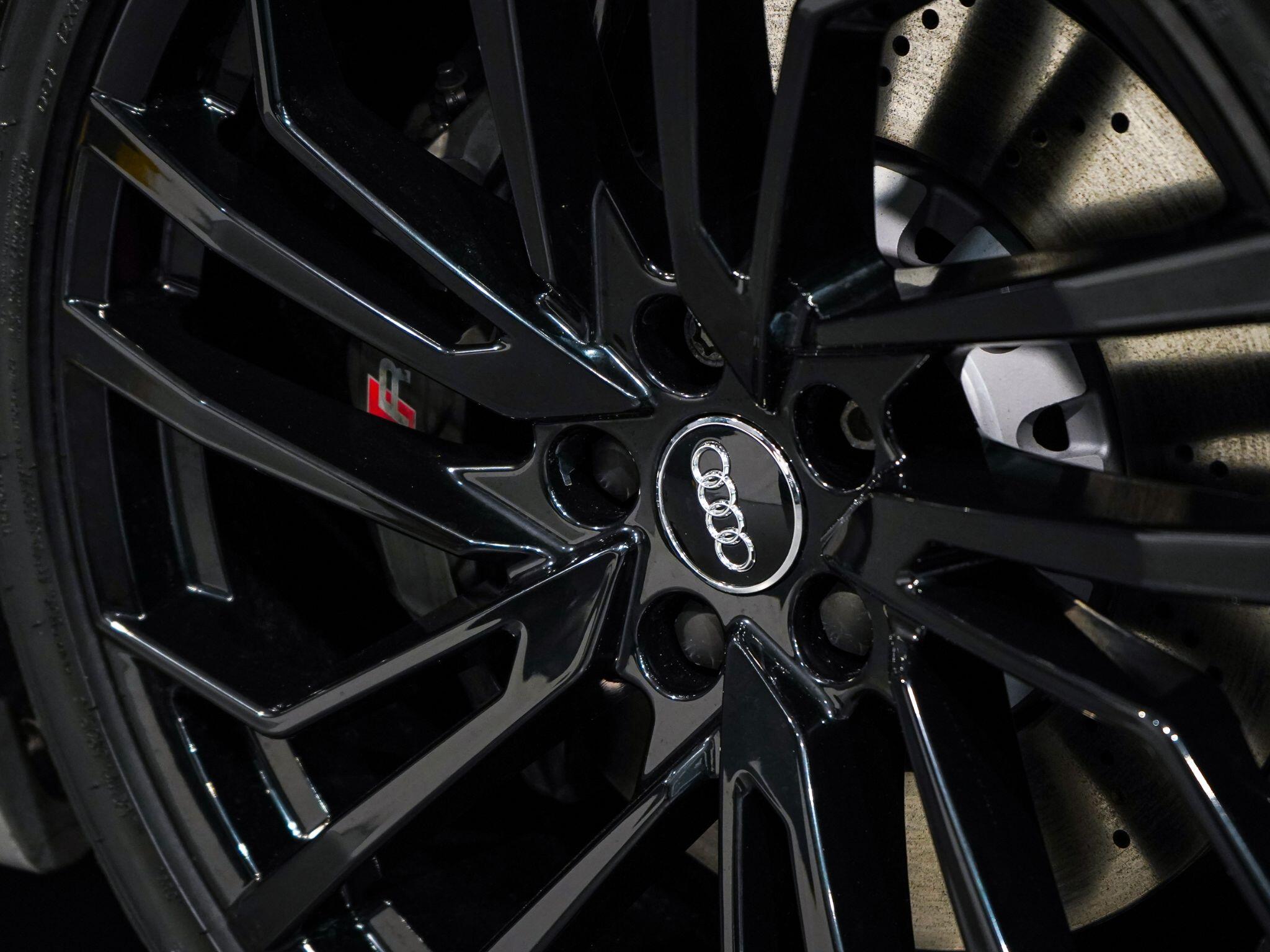 Audi RS4 view 34