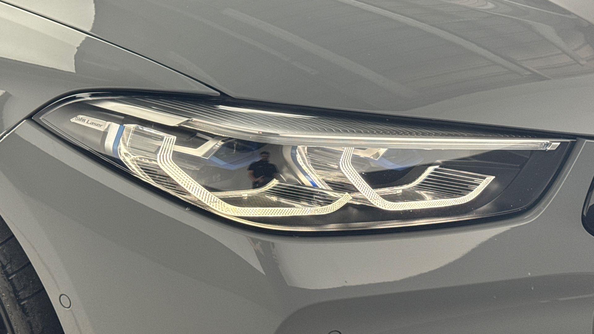 BMW 8 Series view 23