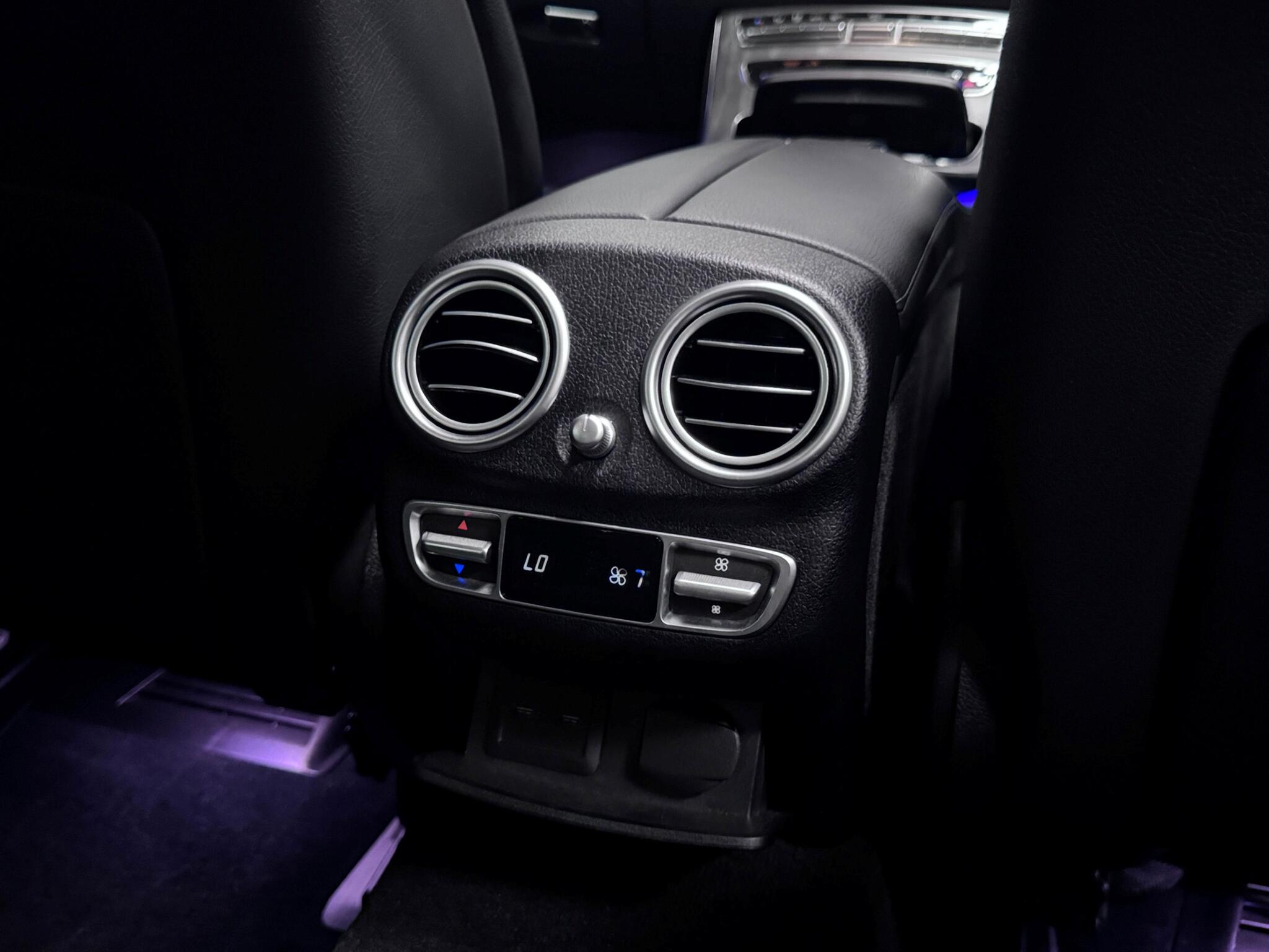 Mercedes-Benz E-Class view 21