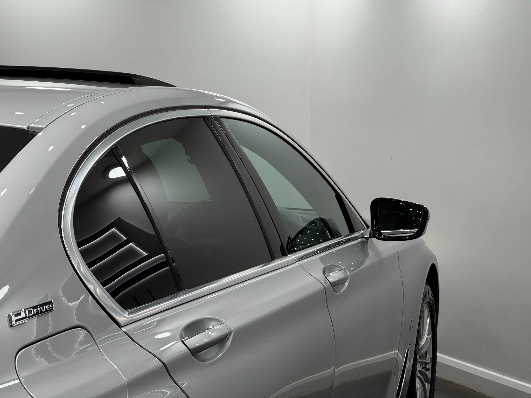 BMW 7 Series view 24