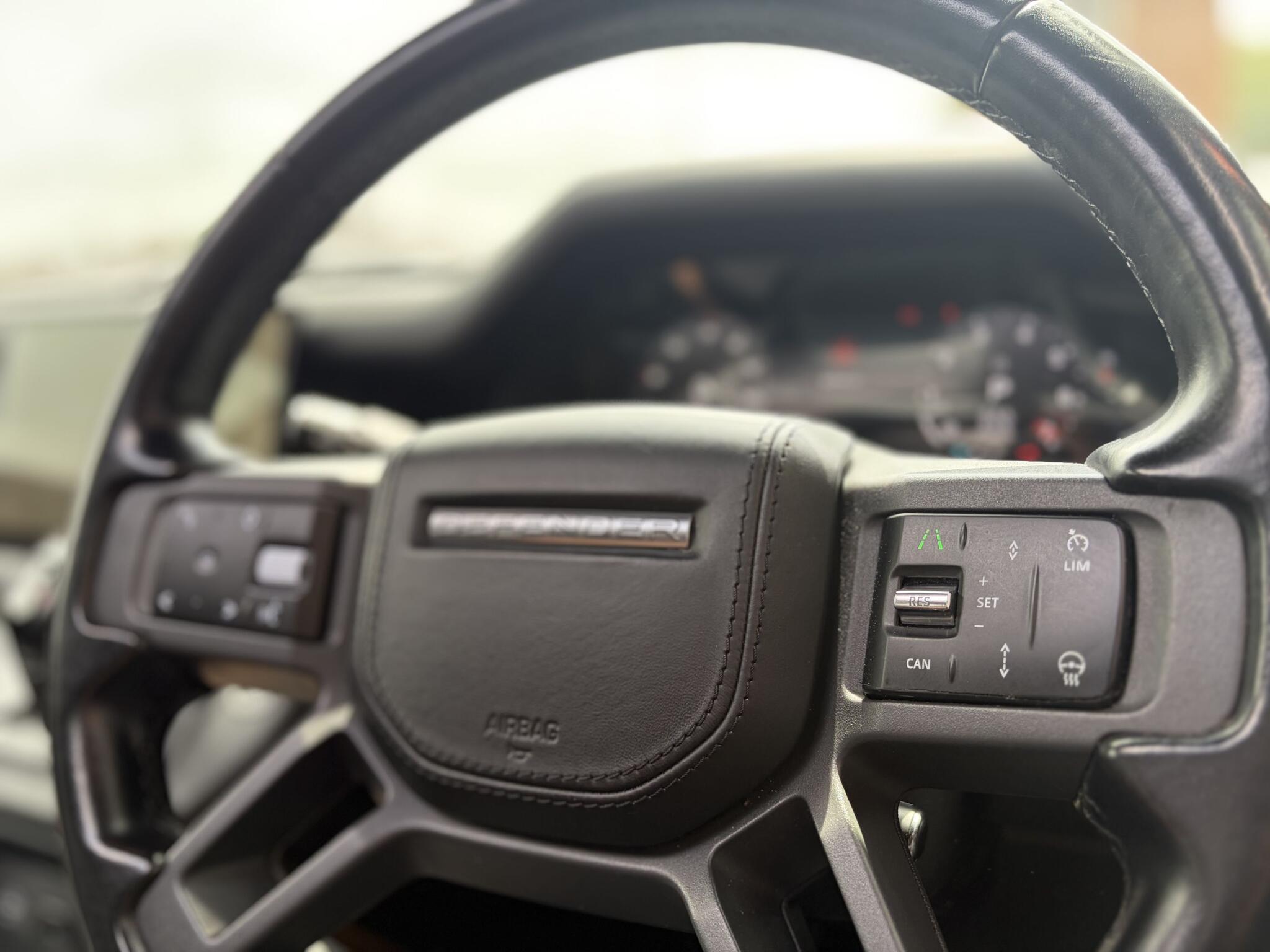 Land Rover Defender 130 view 15