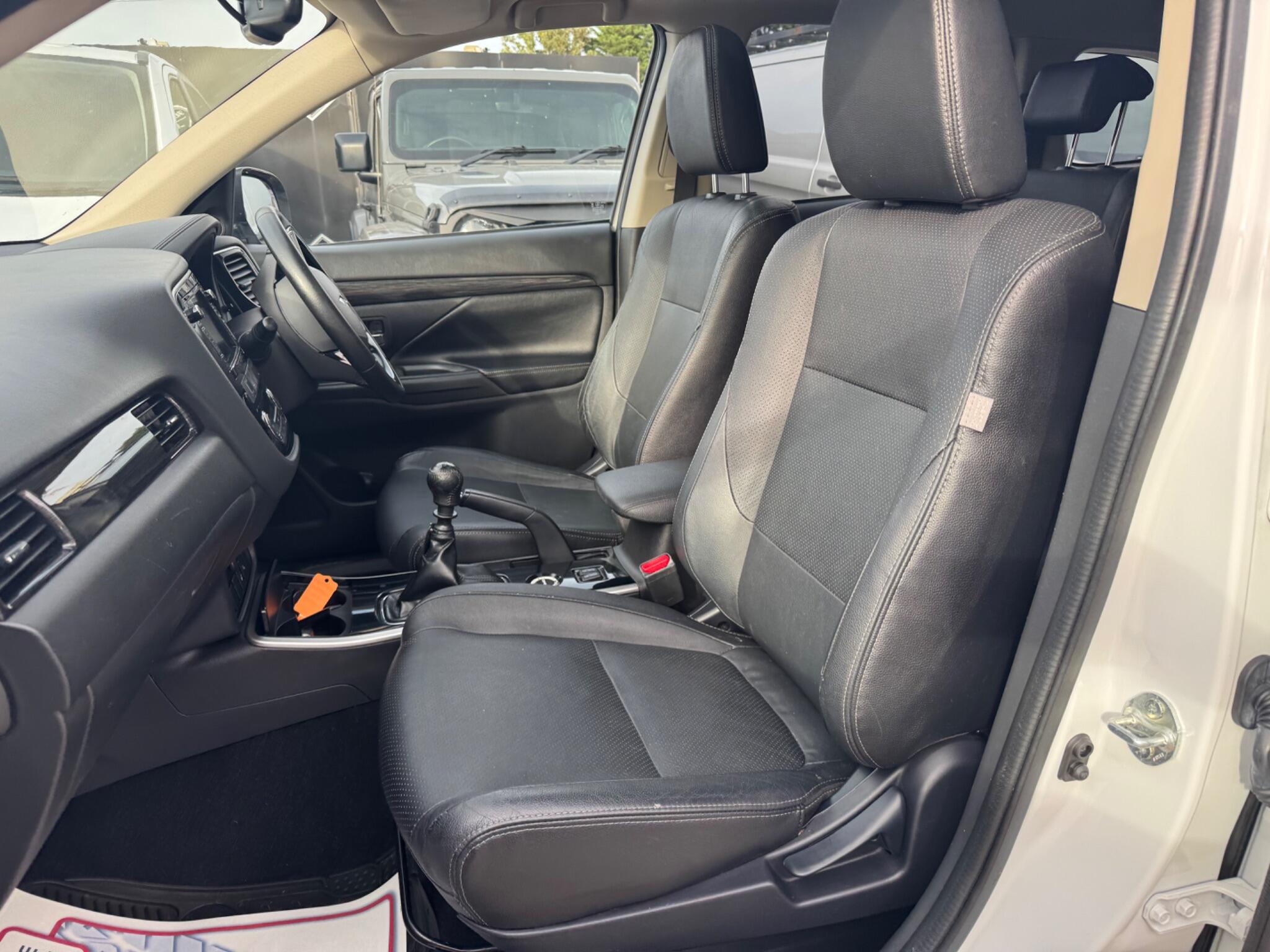 Mitsubishi Outlander view 42
