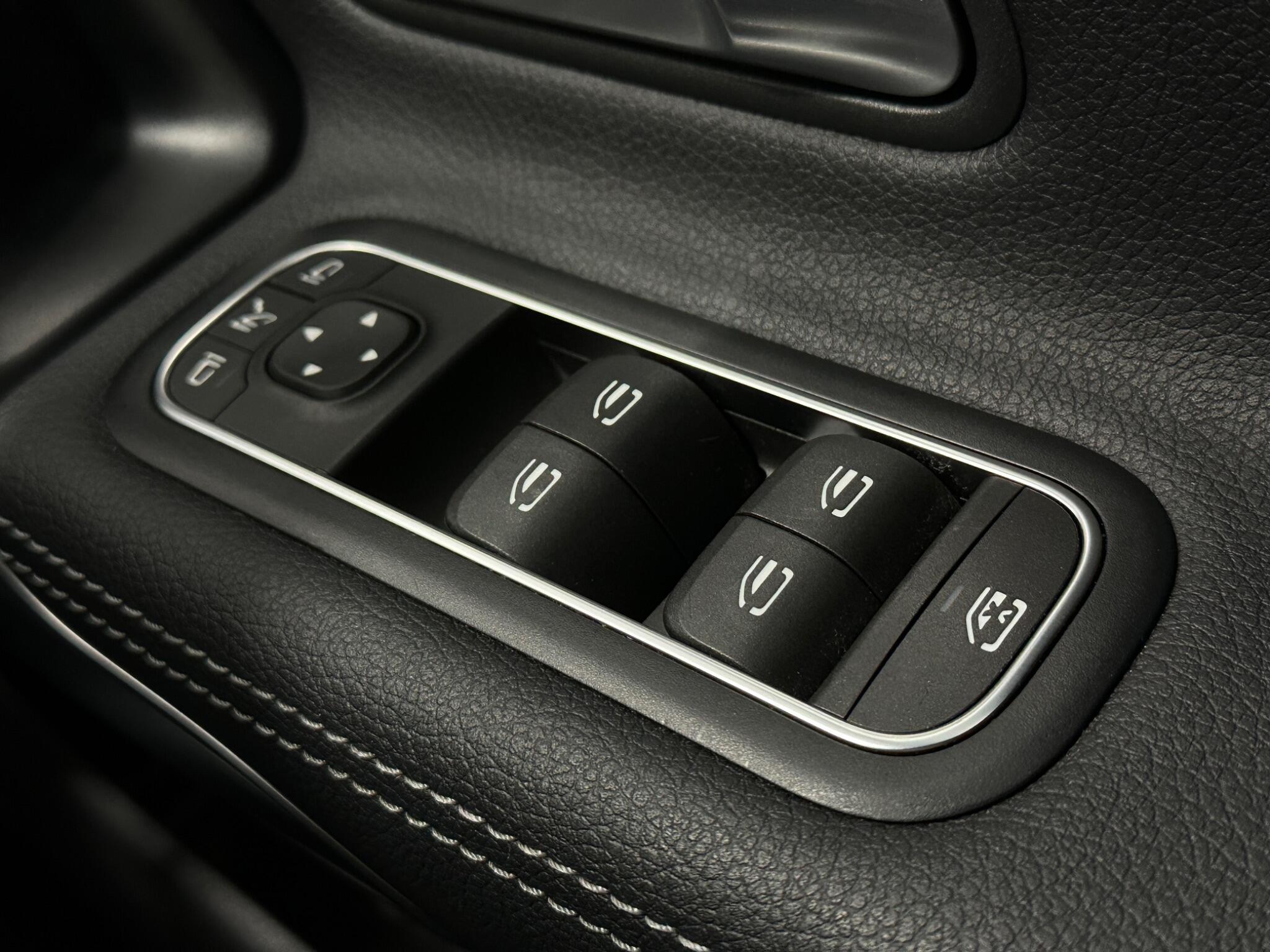Mercedes-Benz Mercedes-Benz CLA view 19