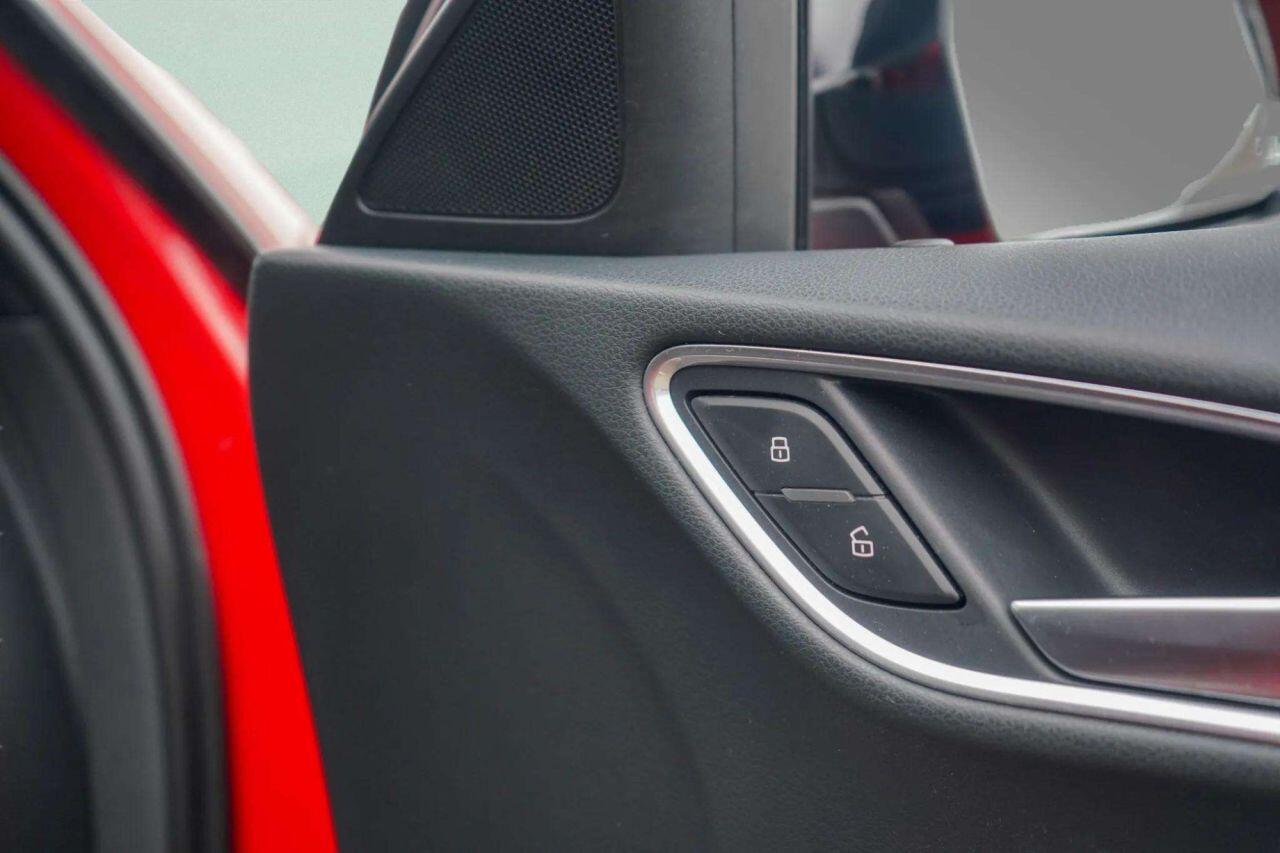 Audi Q3 view 42