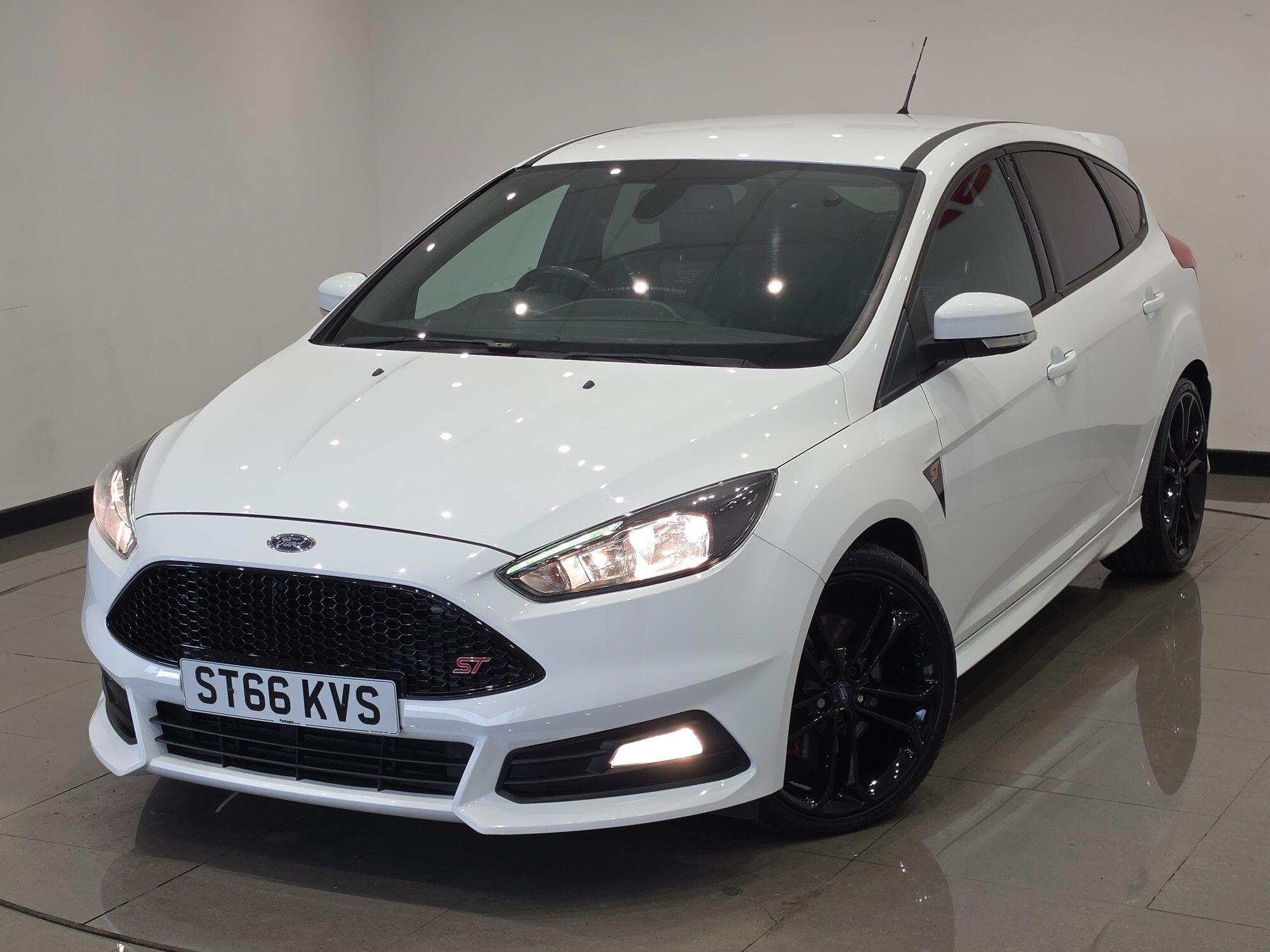 Ford Focus view 3