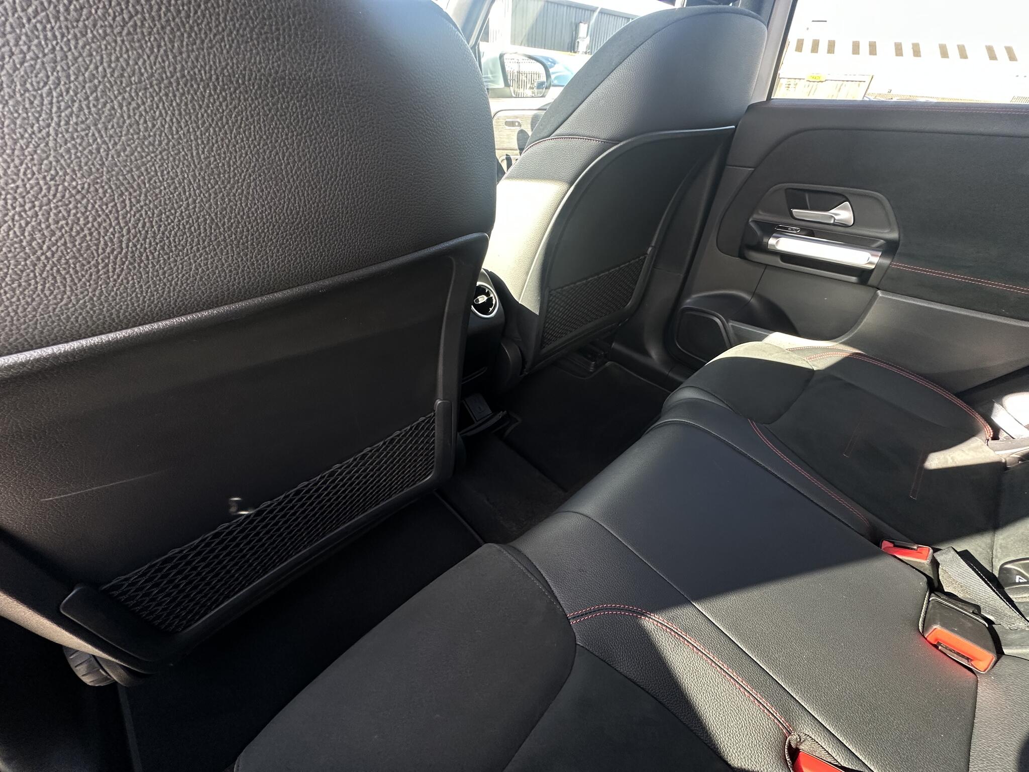 Mercedes-Benz EQB view 31