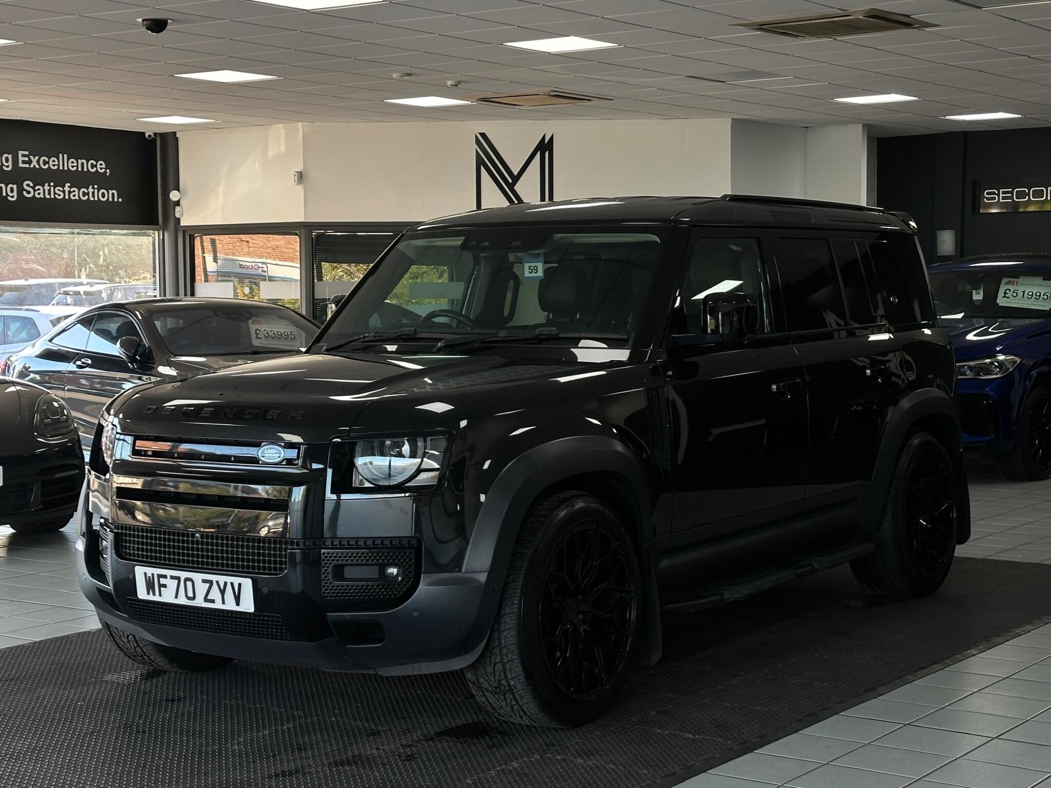 Land Rover Defender 110 view 10