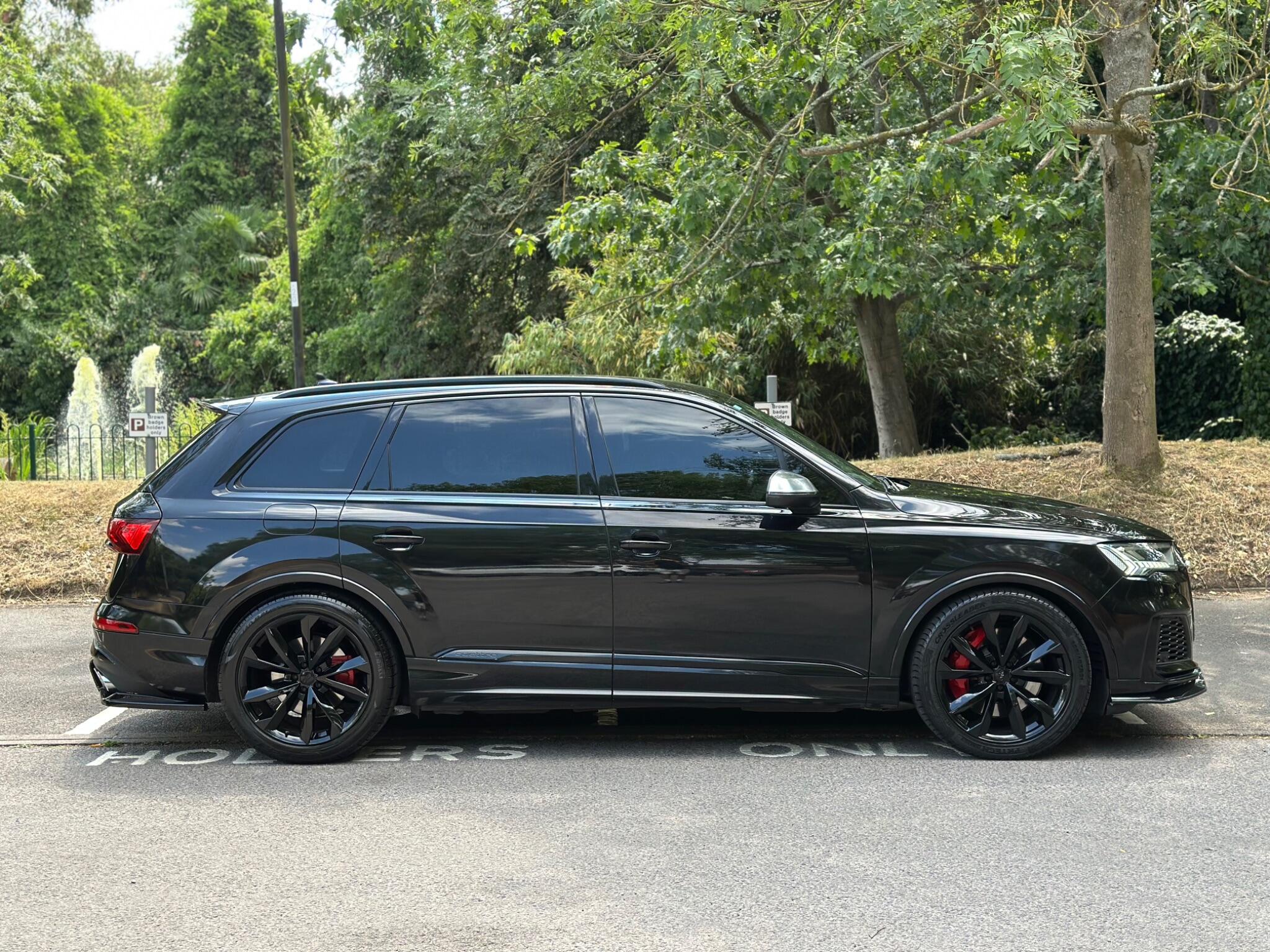 Audi SQ7 view 4