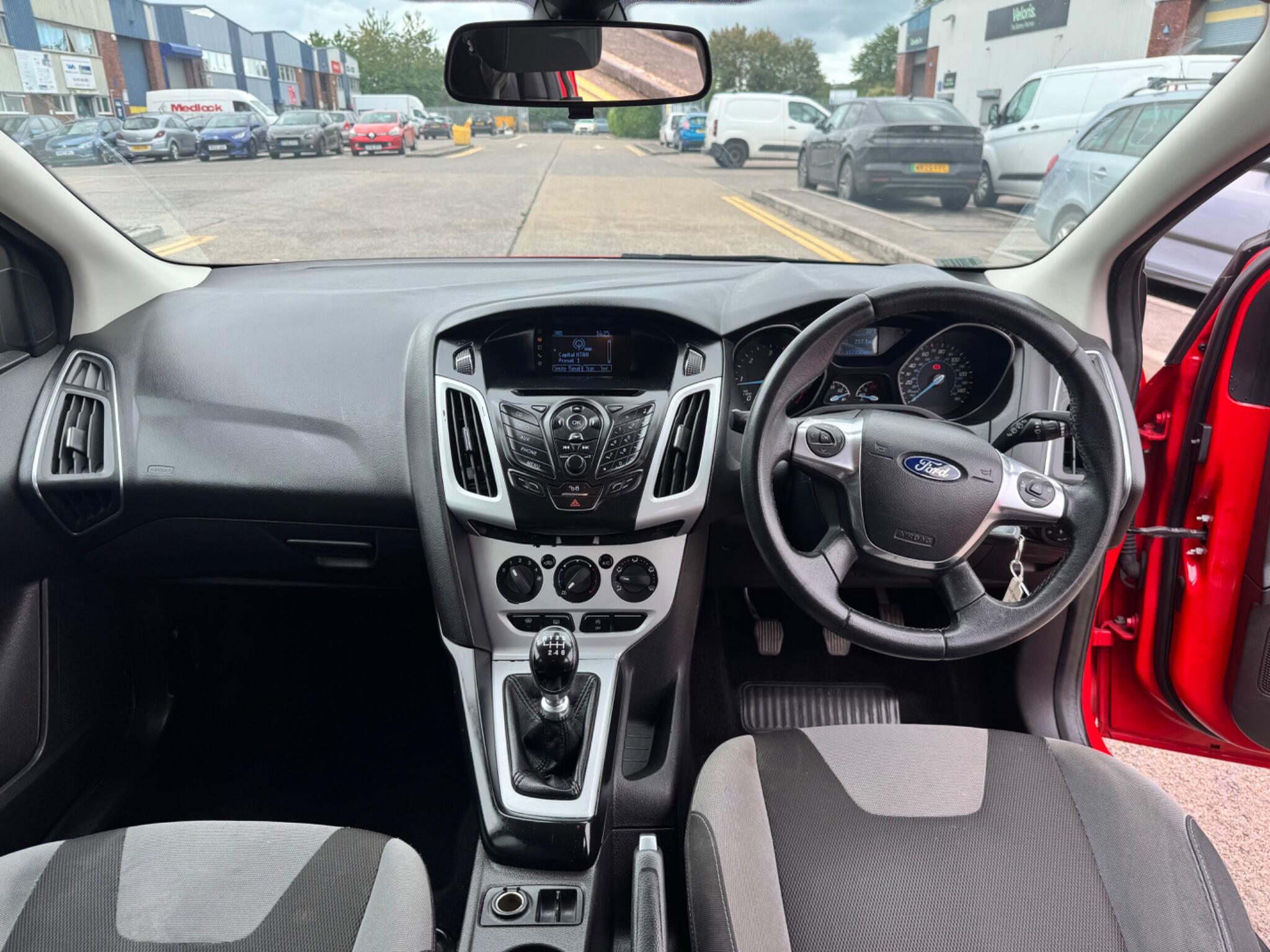 Ford Focus view 22