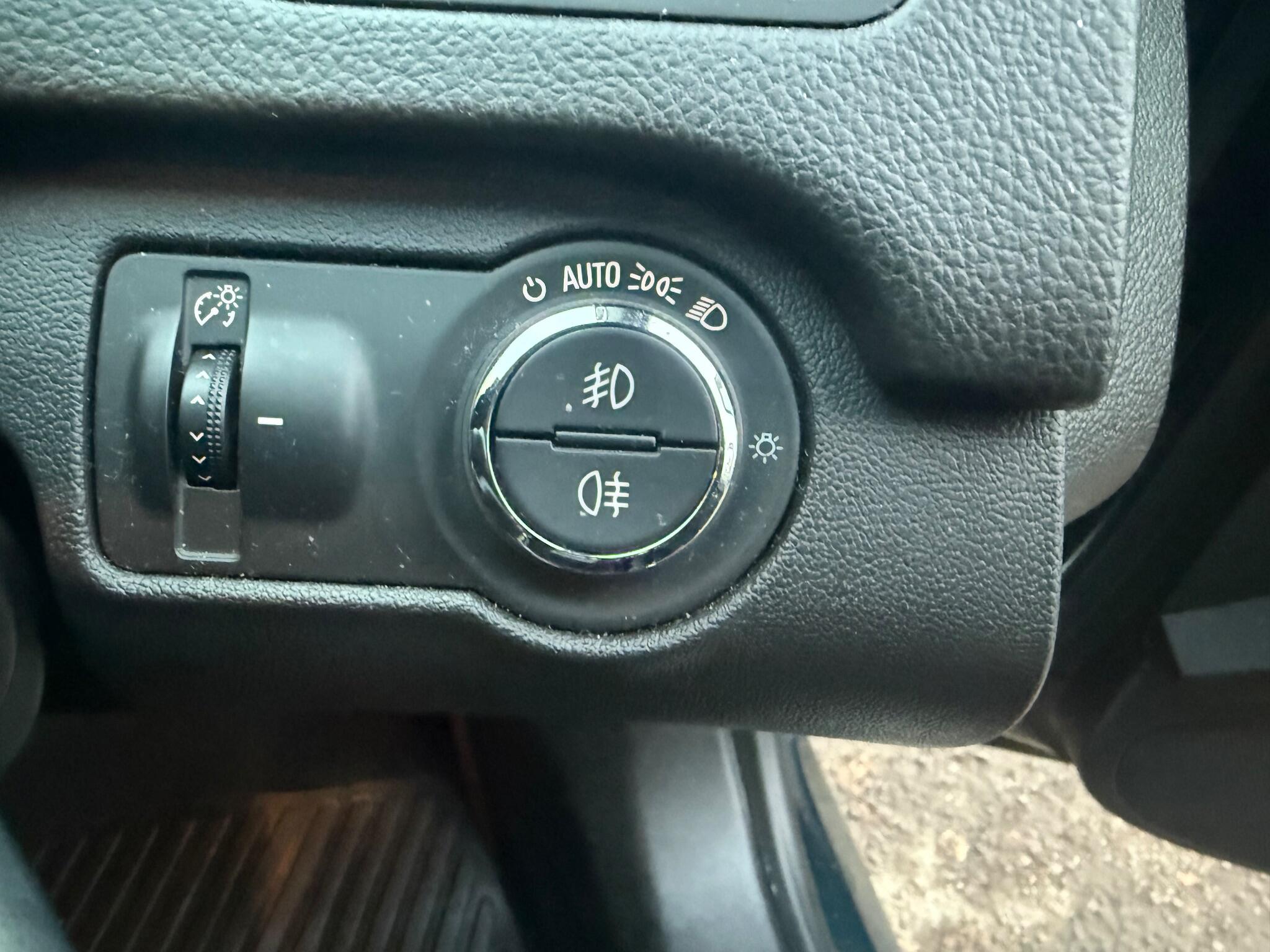2013 Vauxhall Insignia image 14