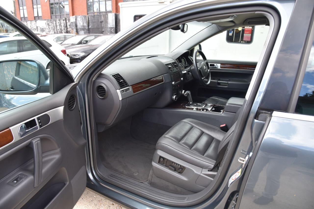 Volkswagen Touareg view 19