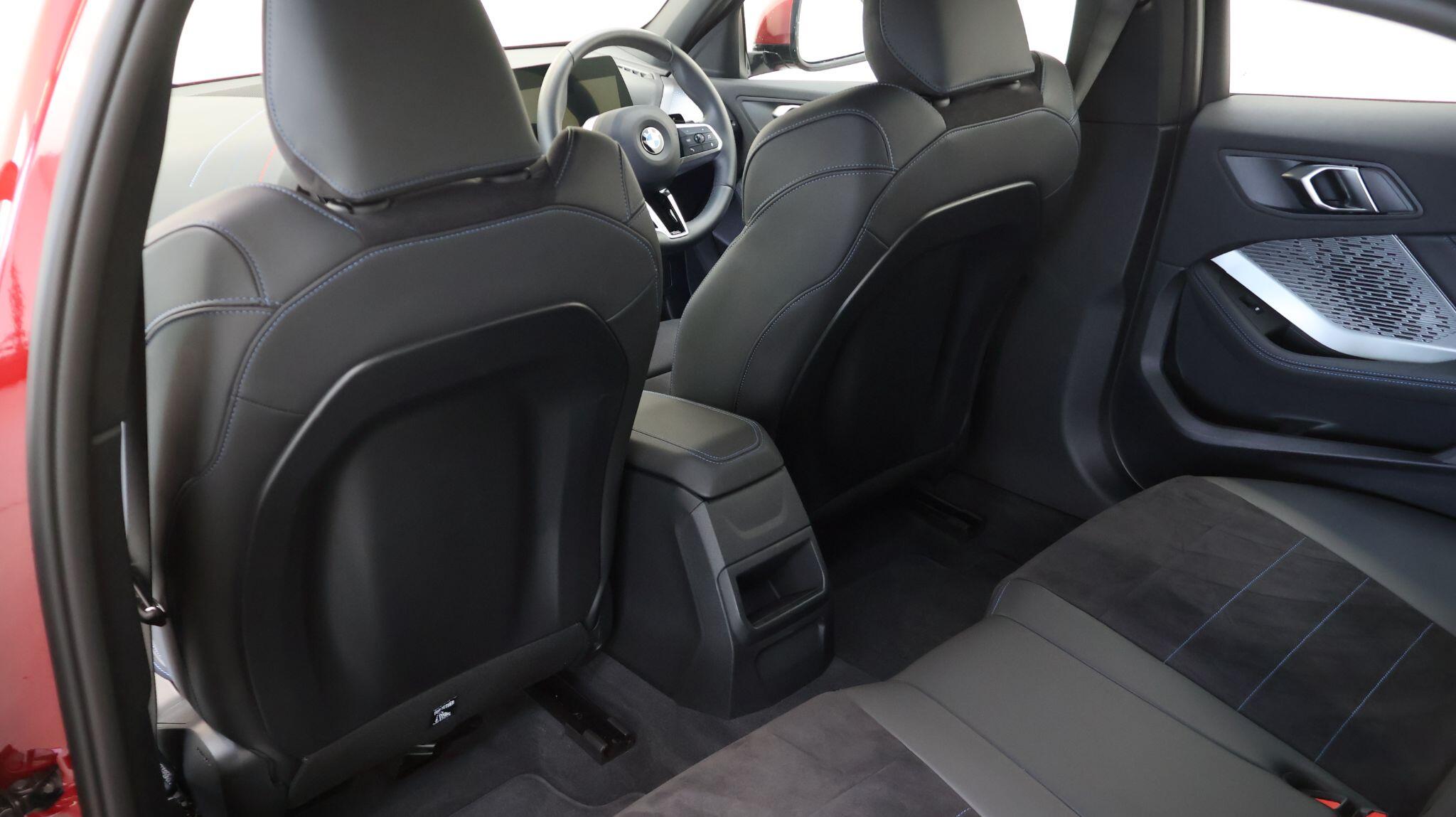 BMW 1 Series view 25