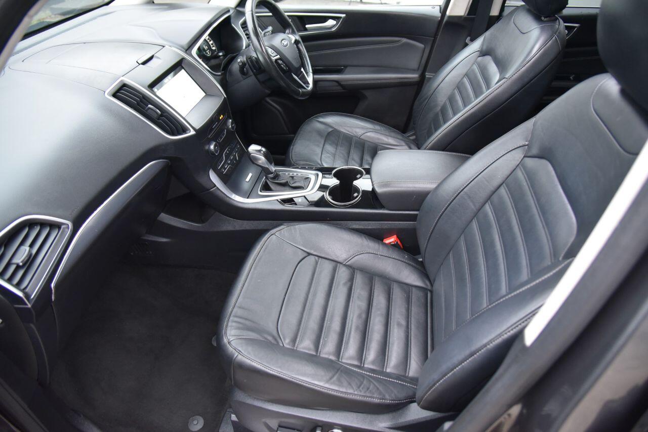 Ford Galaxy view 22