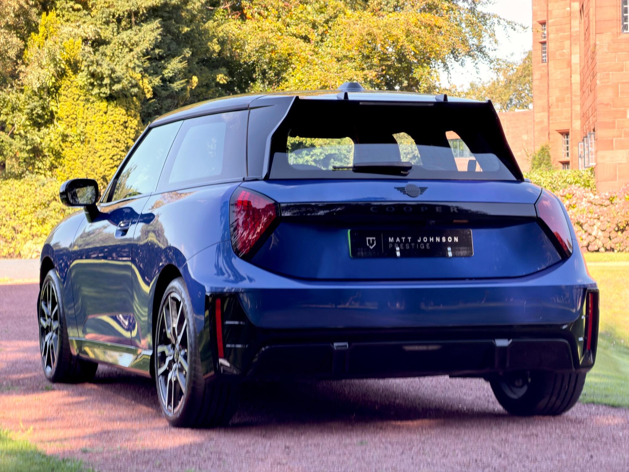 Mini Hatch view 4