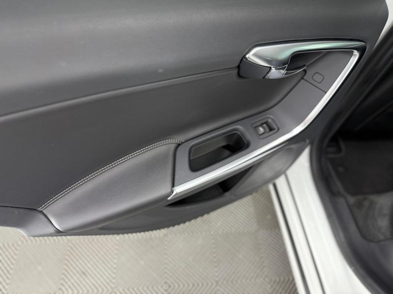 2013 Volvo V60 image 27