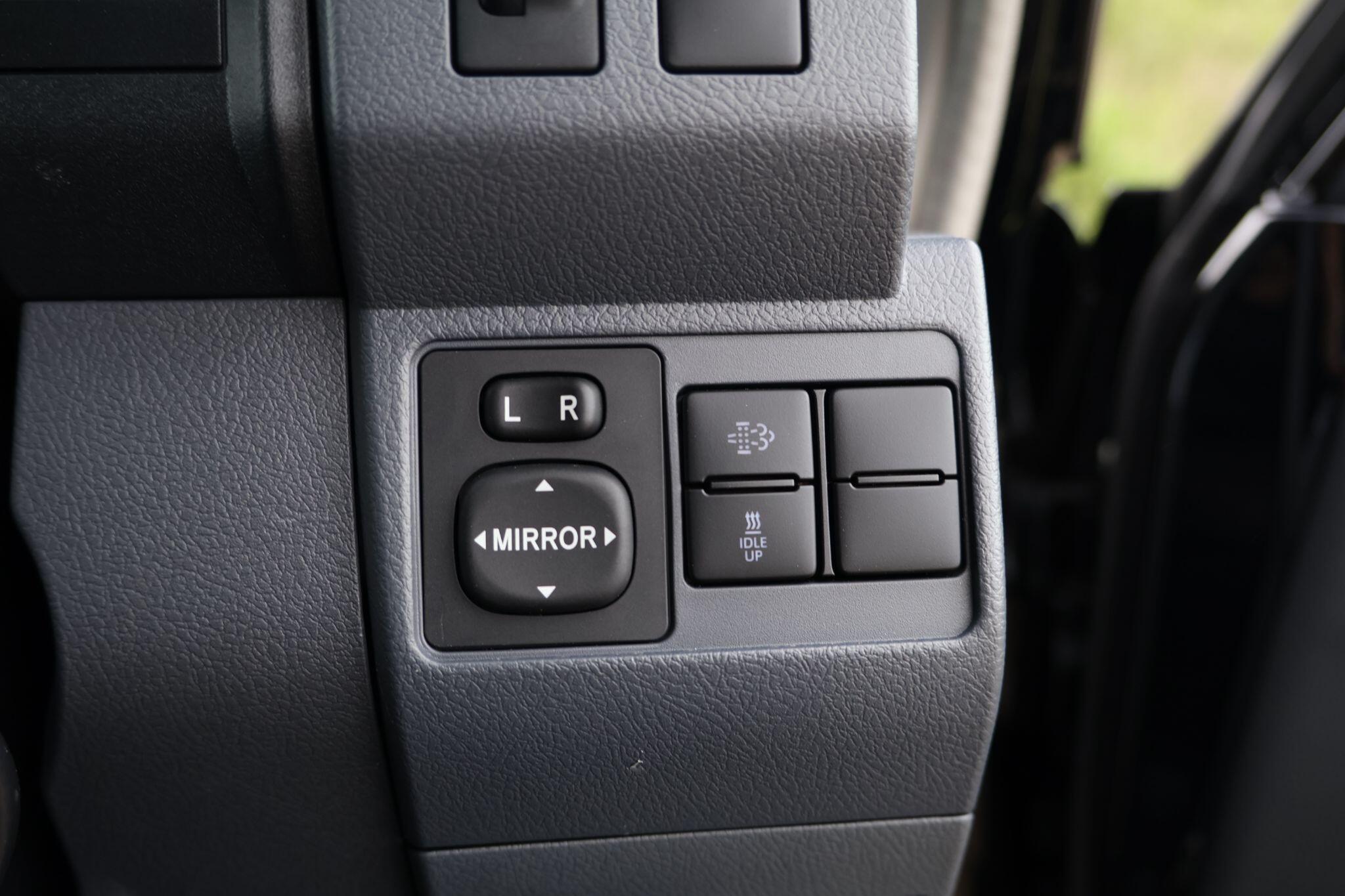 Toyota Land Cruiser view 43