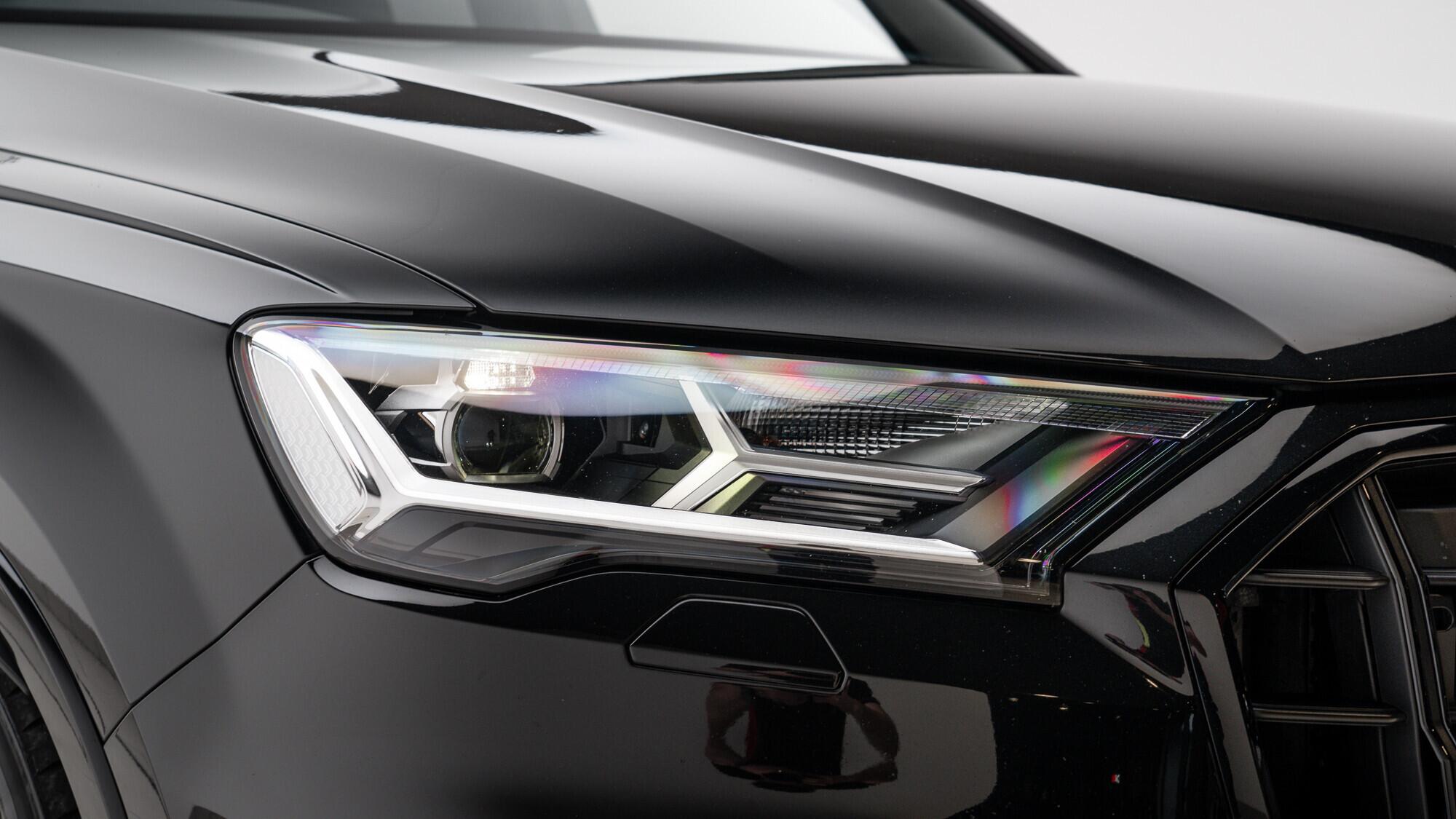 Audi SQ7 view 12