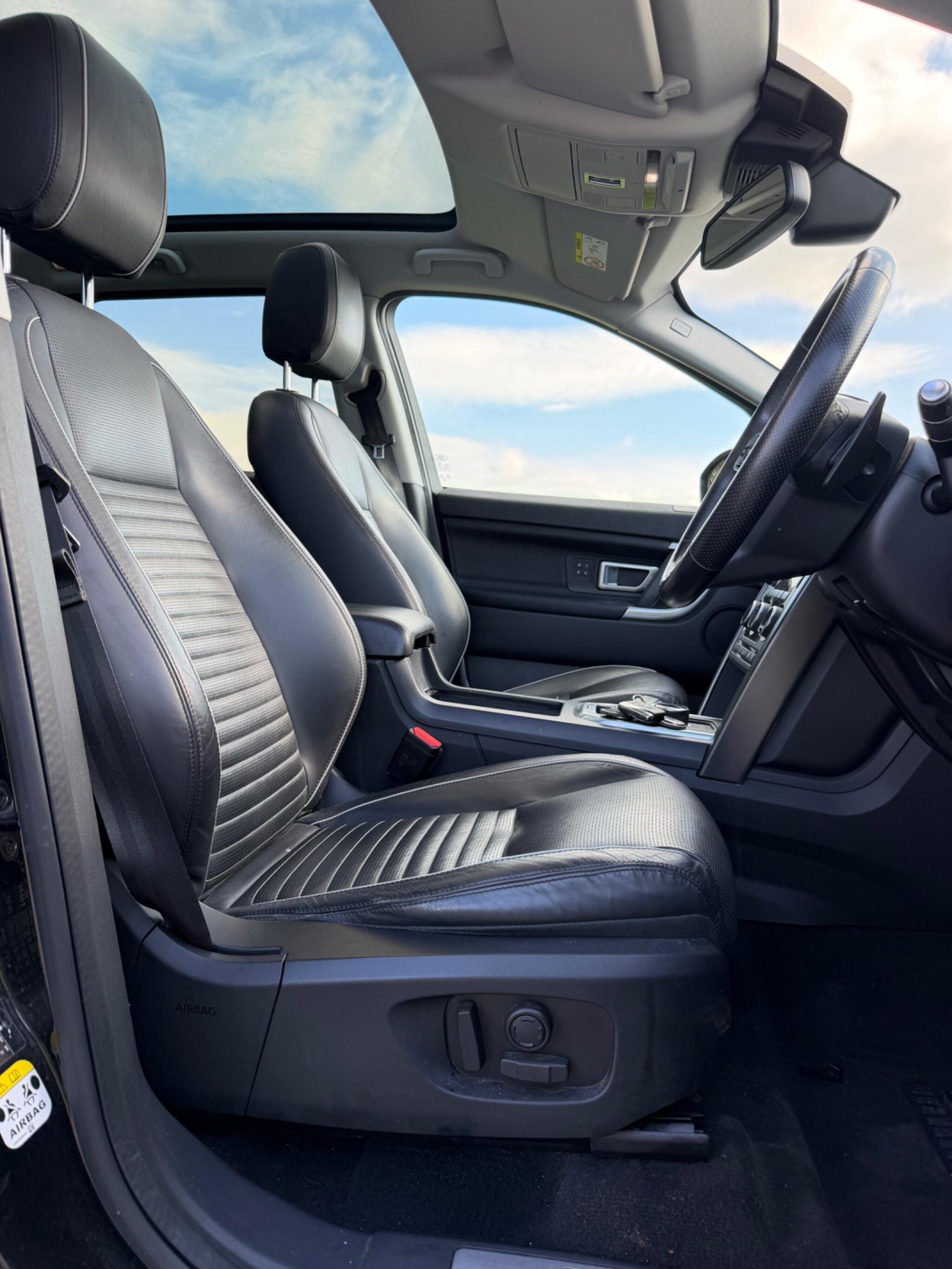Land Rover Discovery Sport view 5