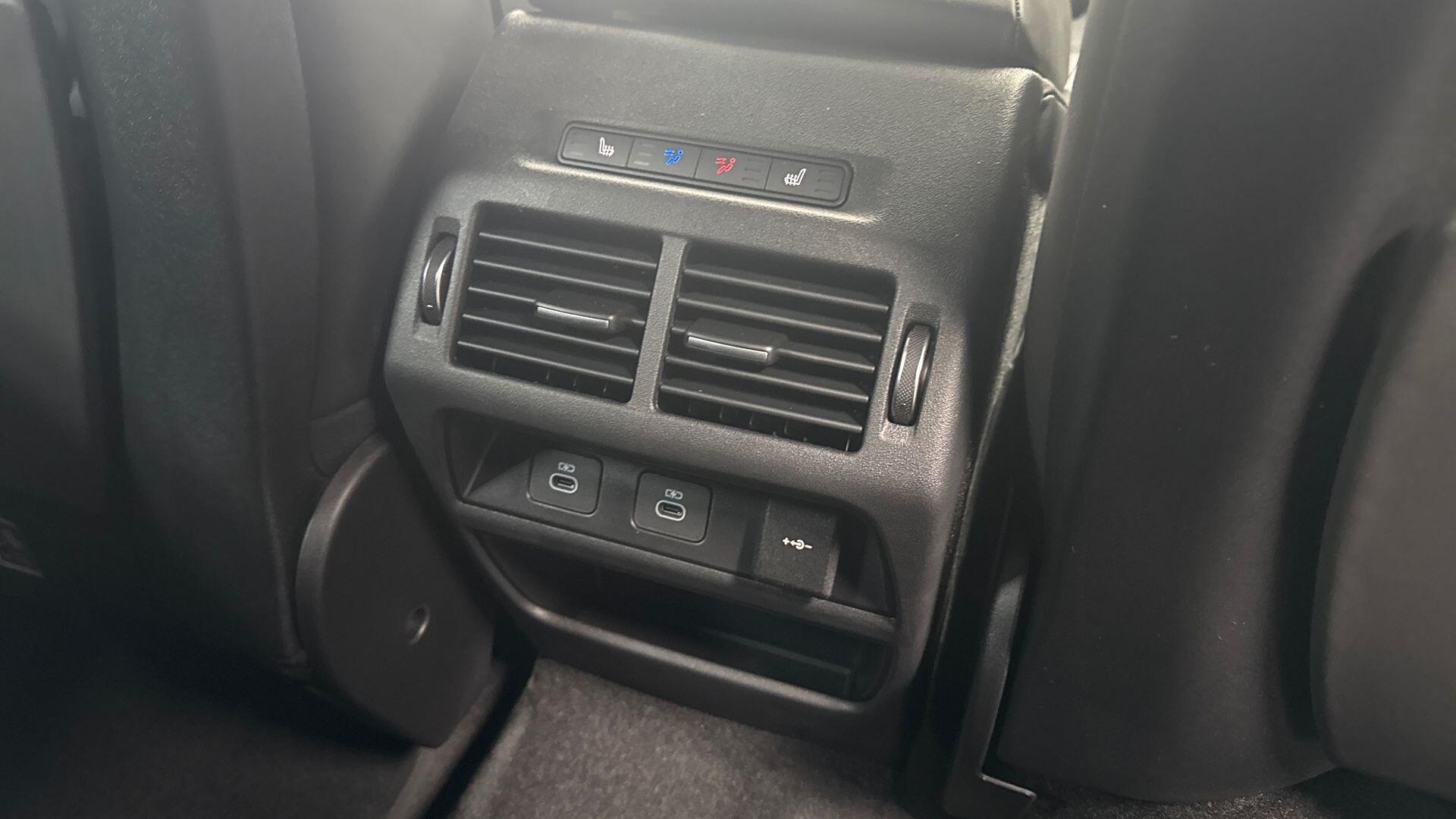 Land Rover Discovery Sport view 18