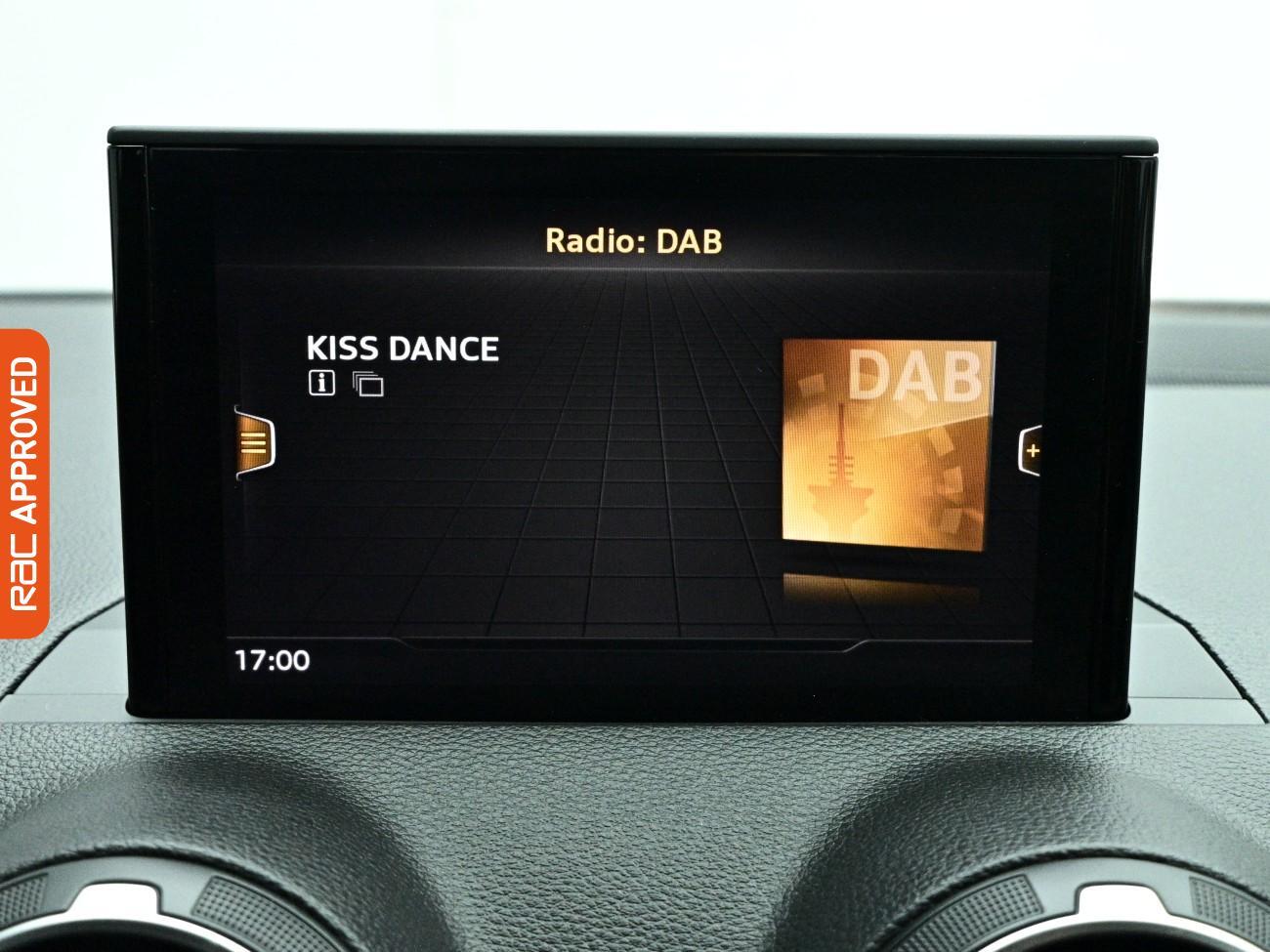 Audi Q2 view 15