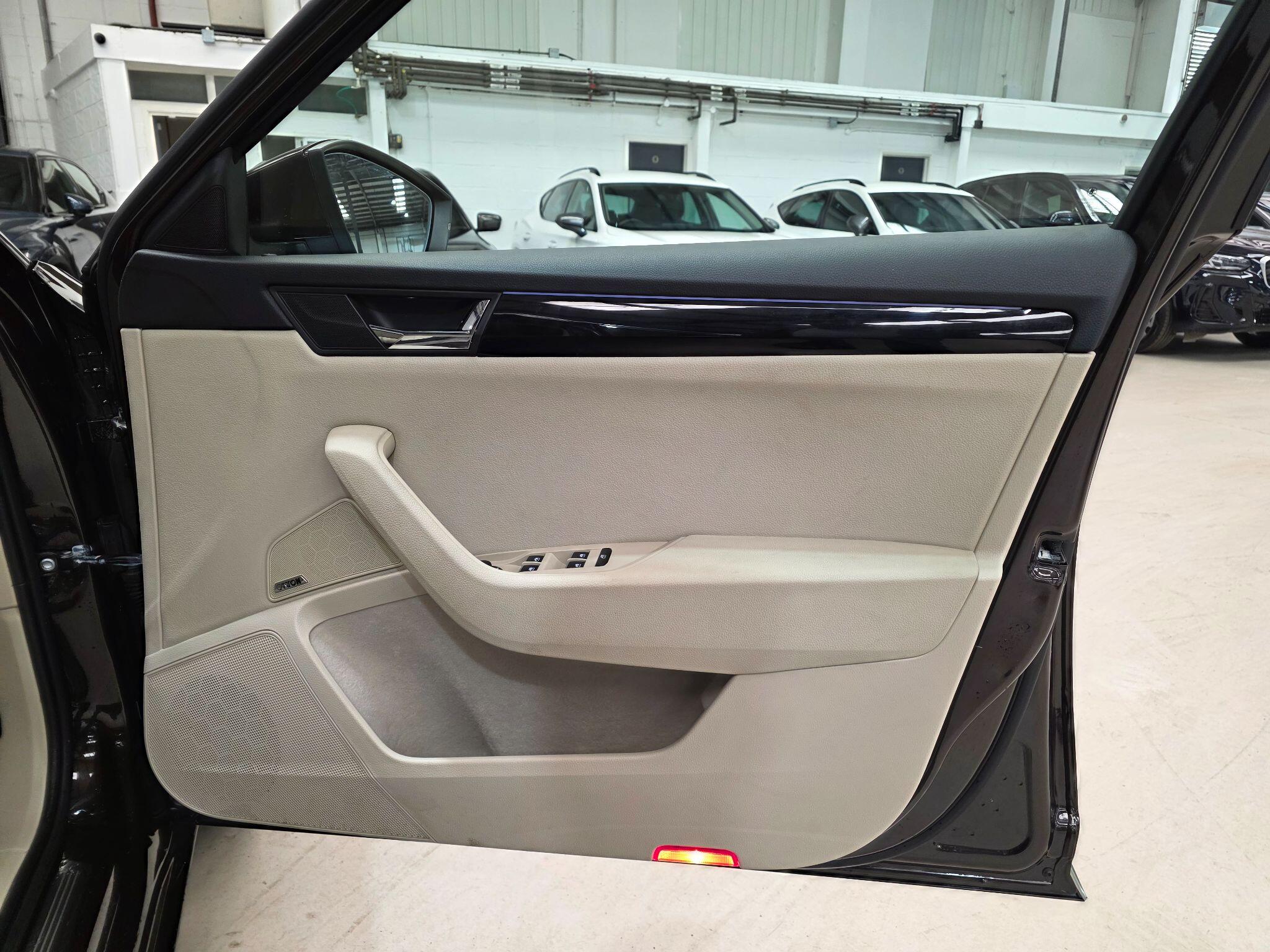 Skoda Superb view 12