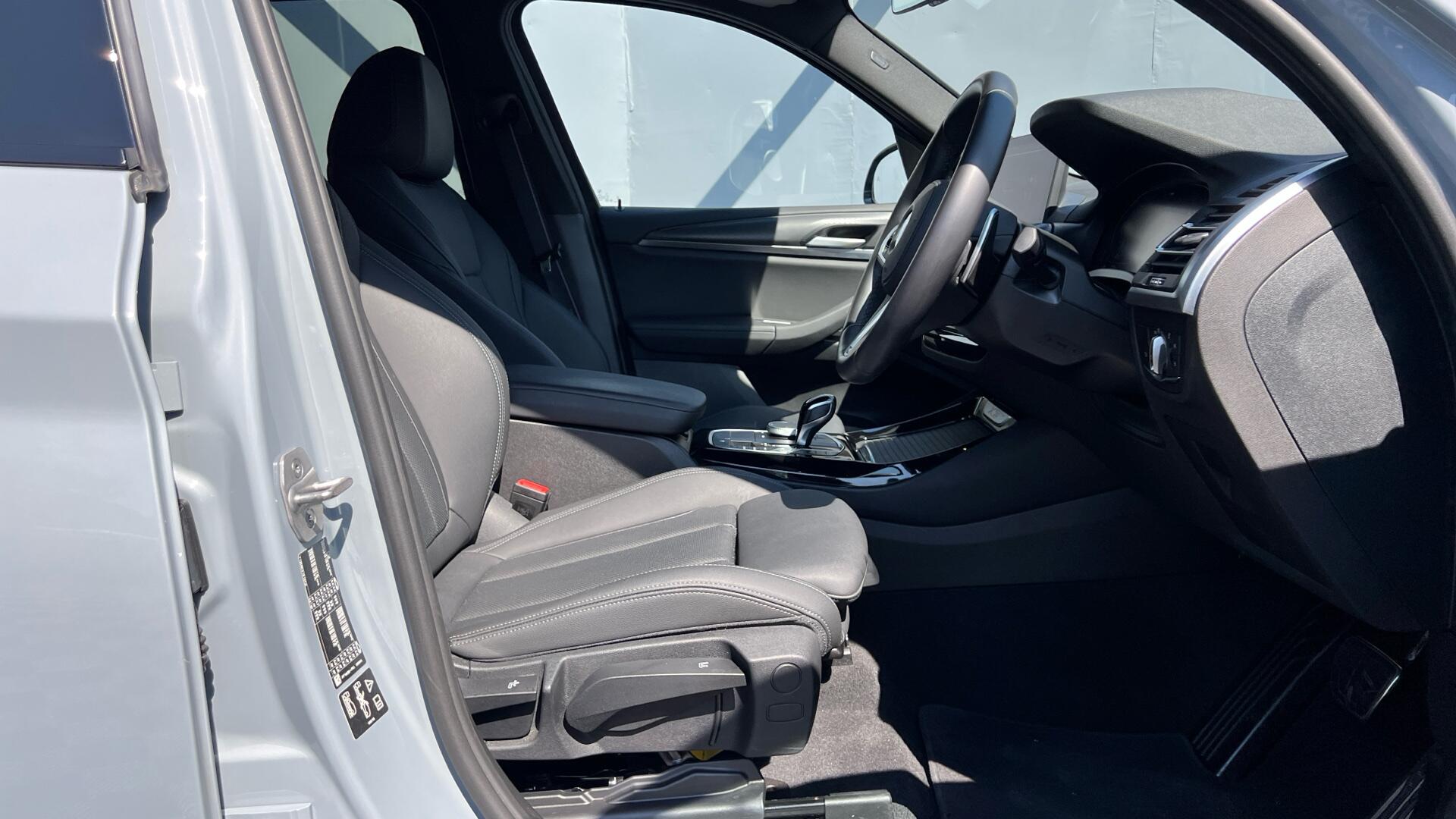 BMW X3 view 11
