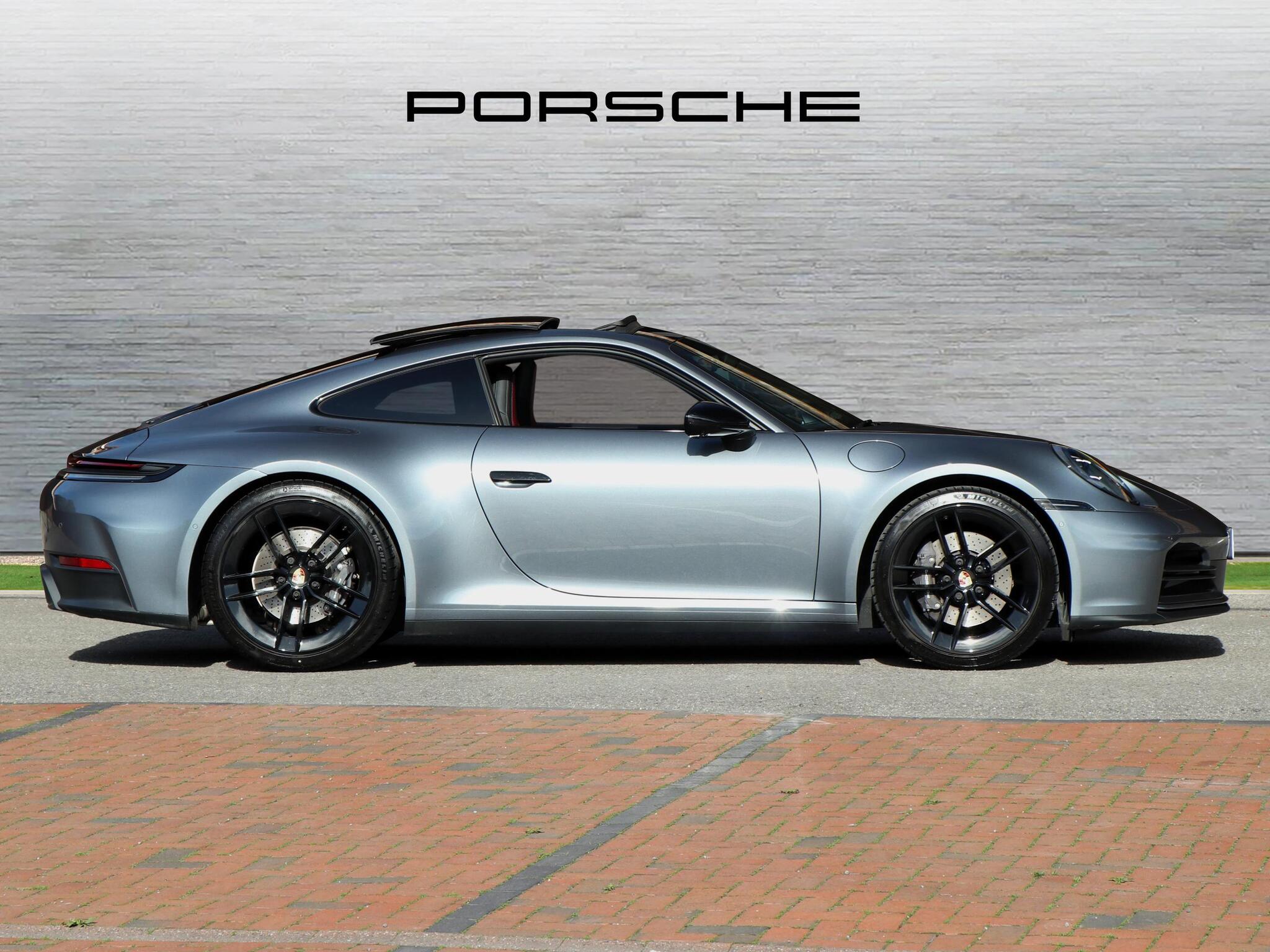 Porsche 911 view 5